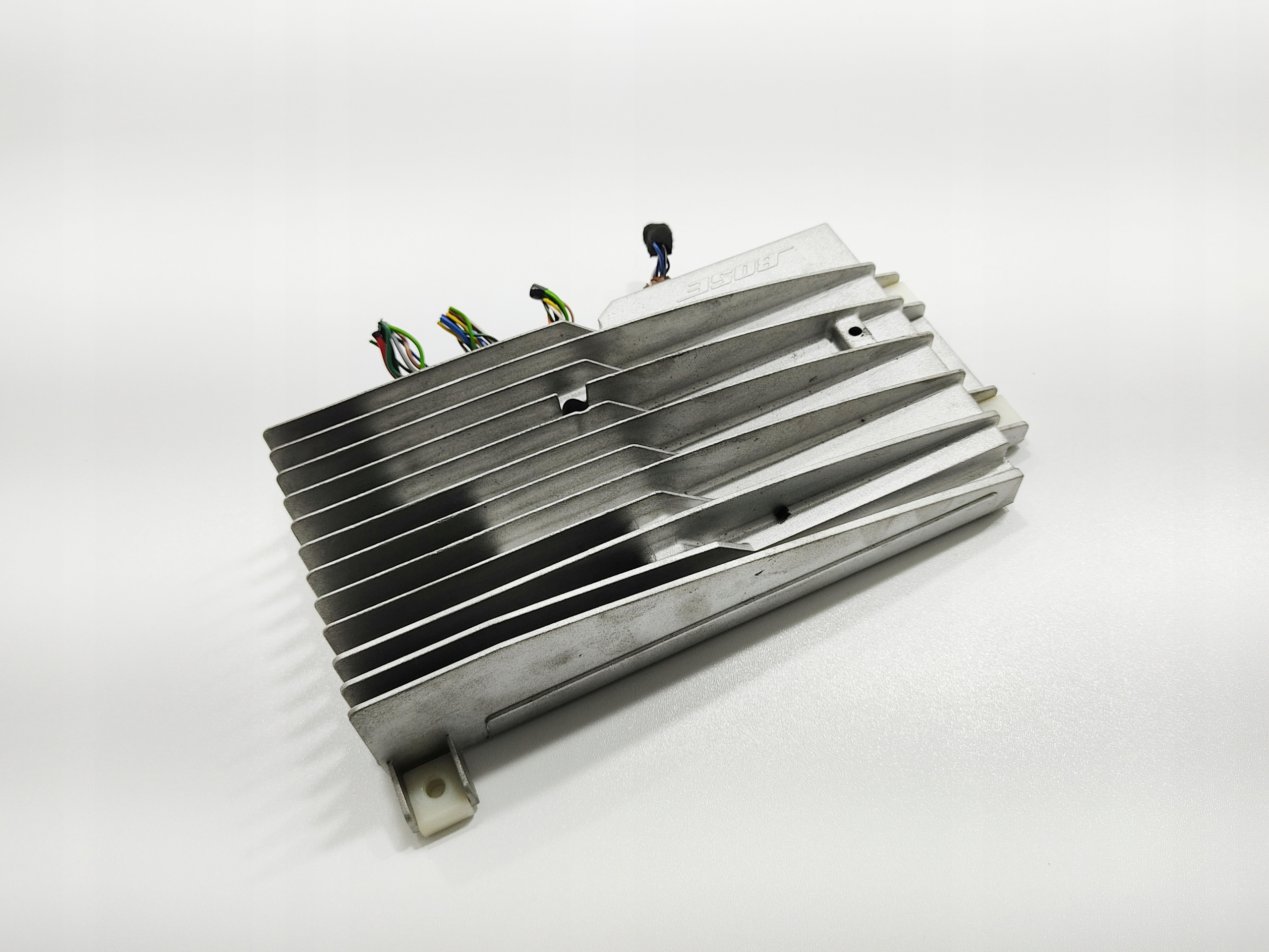 ZOSILNOVAC BOSE CADILLAC CTS II 25869048 2007-2014