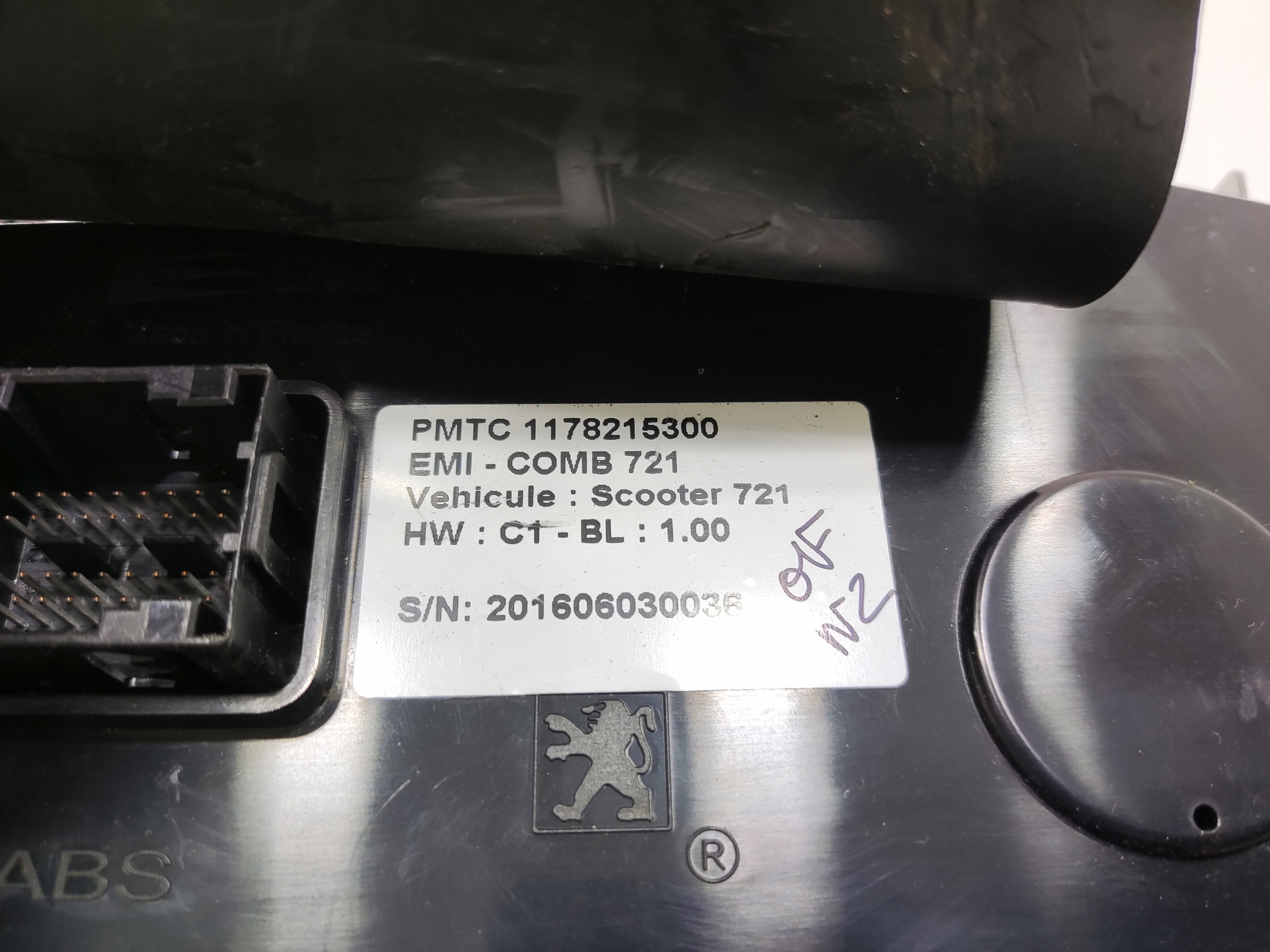 BUDÍKY TACHOMETER DISPLEJ METROPOLIS RS 400 1178215300 2013-2018