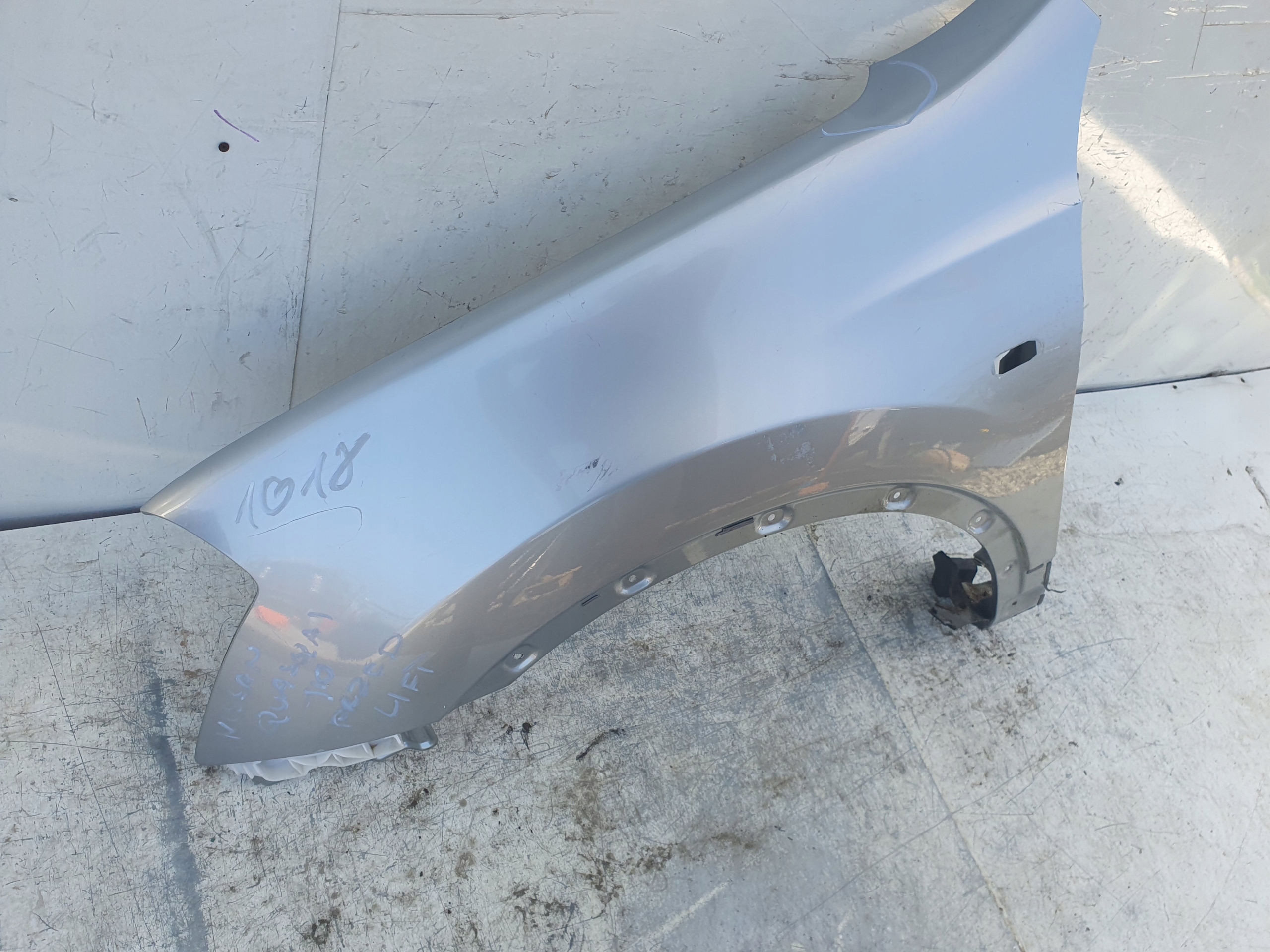 NISSAN QASHQAI J10 ĽAVÝ PREDNÝ BLATNÍK