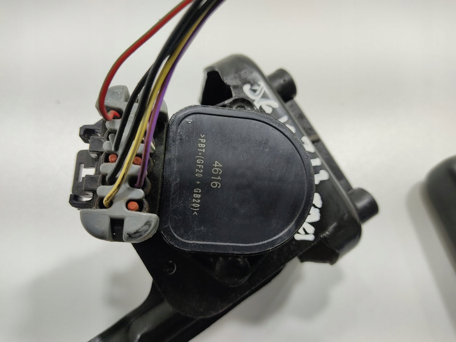 PLYNOVY PEDAL LAND ROVER DEFENDER 2.2 2.4 TDCI 7H12-7R562-AA 2007-2014
