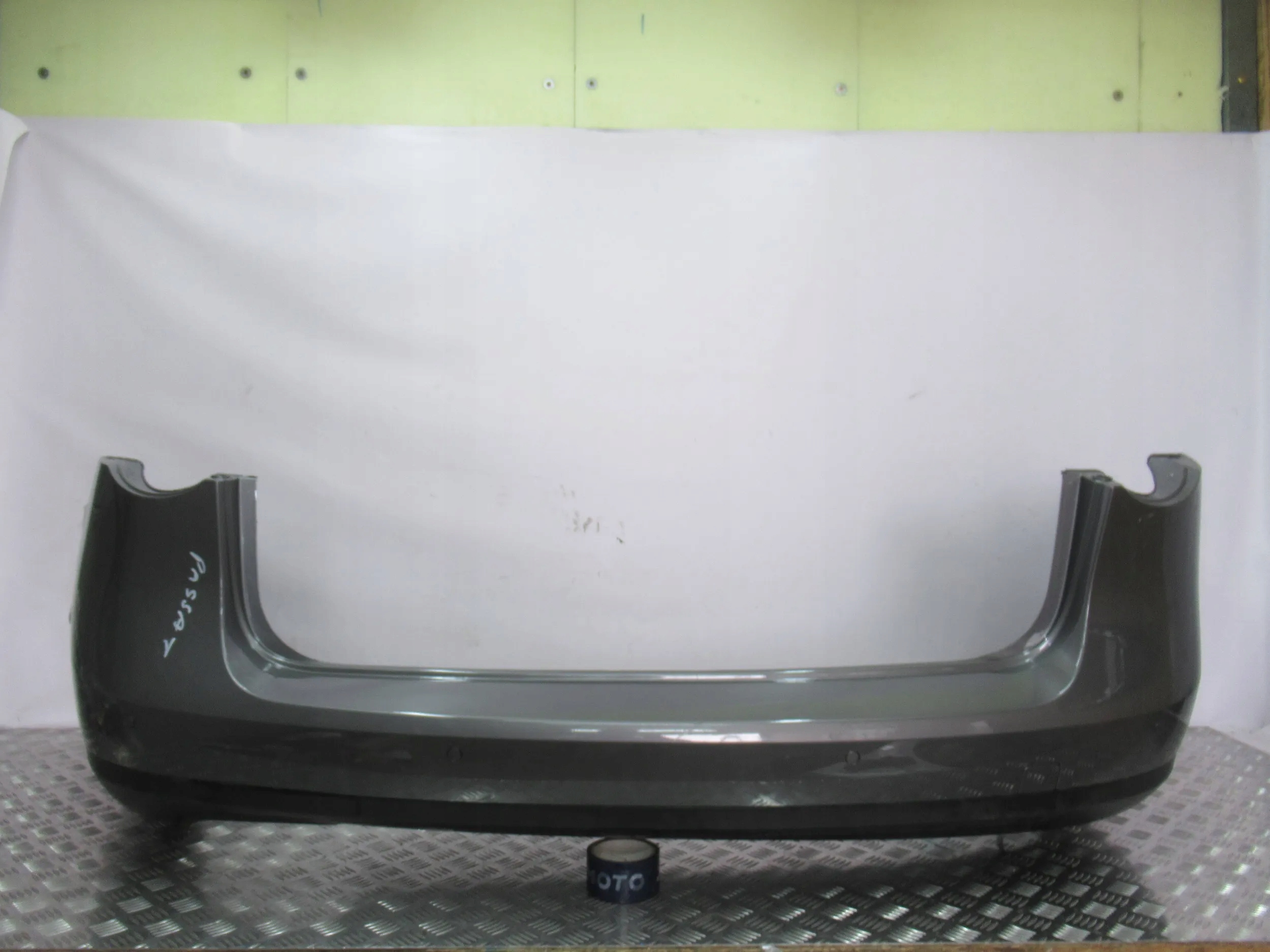 ZADNÝ NÁRAZNÍK VW PASSAT B6 KOMBI PDC