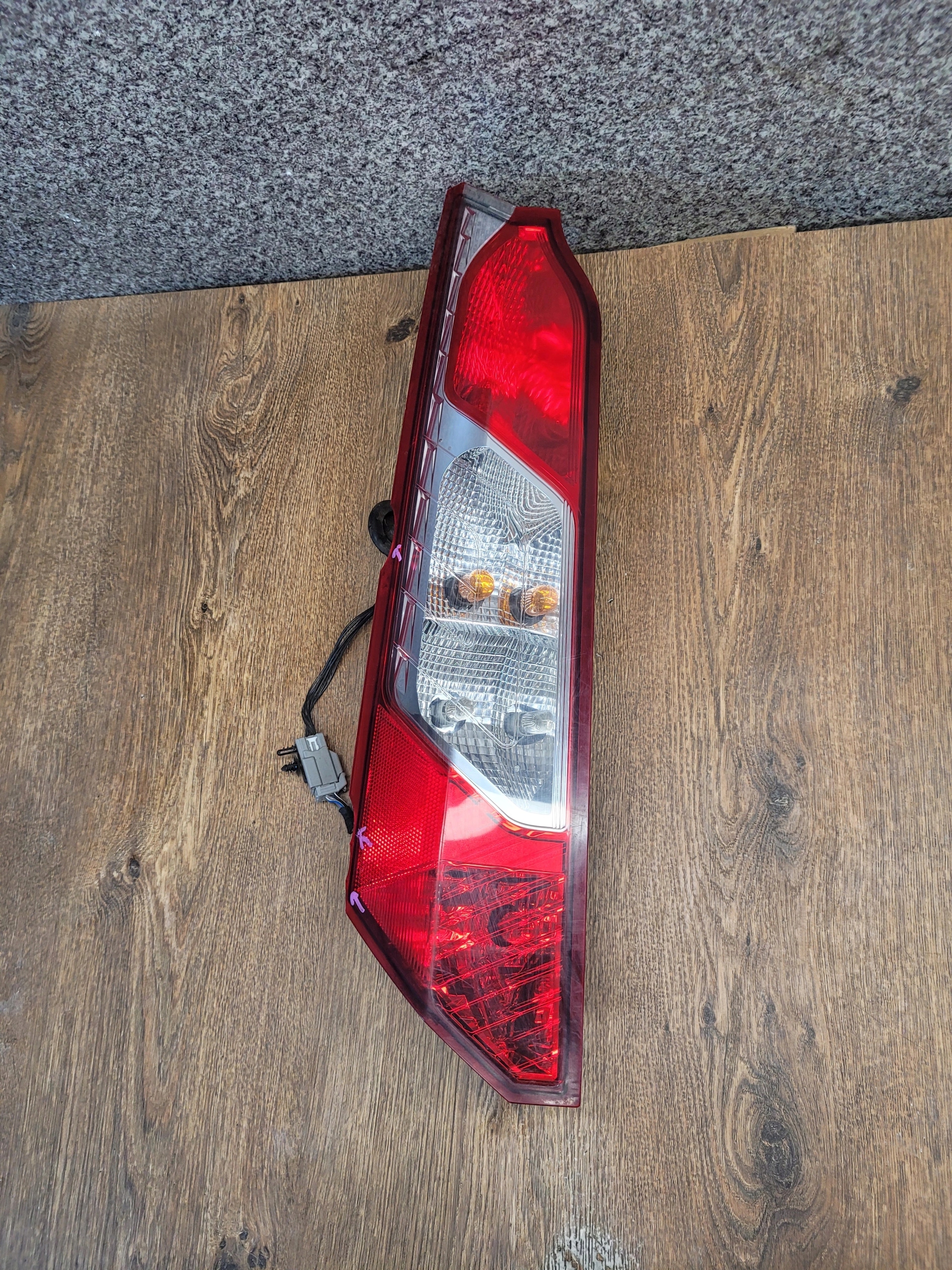 FORD TRANSIT CONNECT MK2 LAVE ZADNE SVETLO DT1113405AB