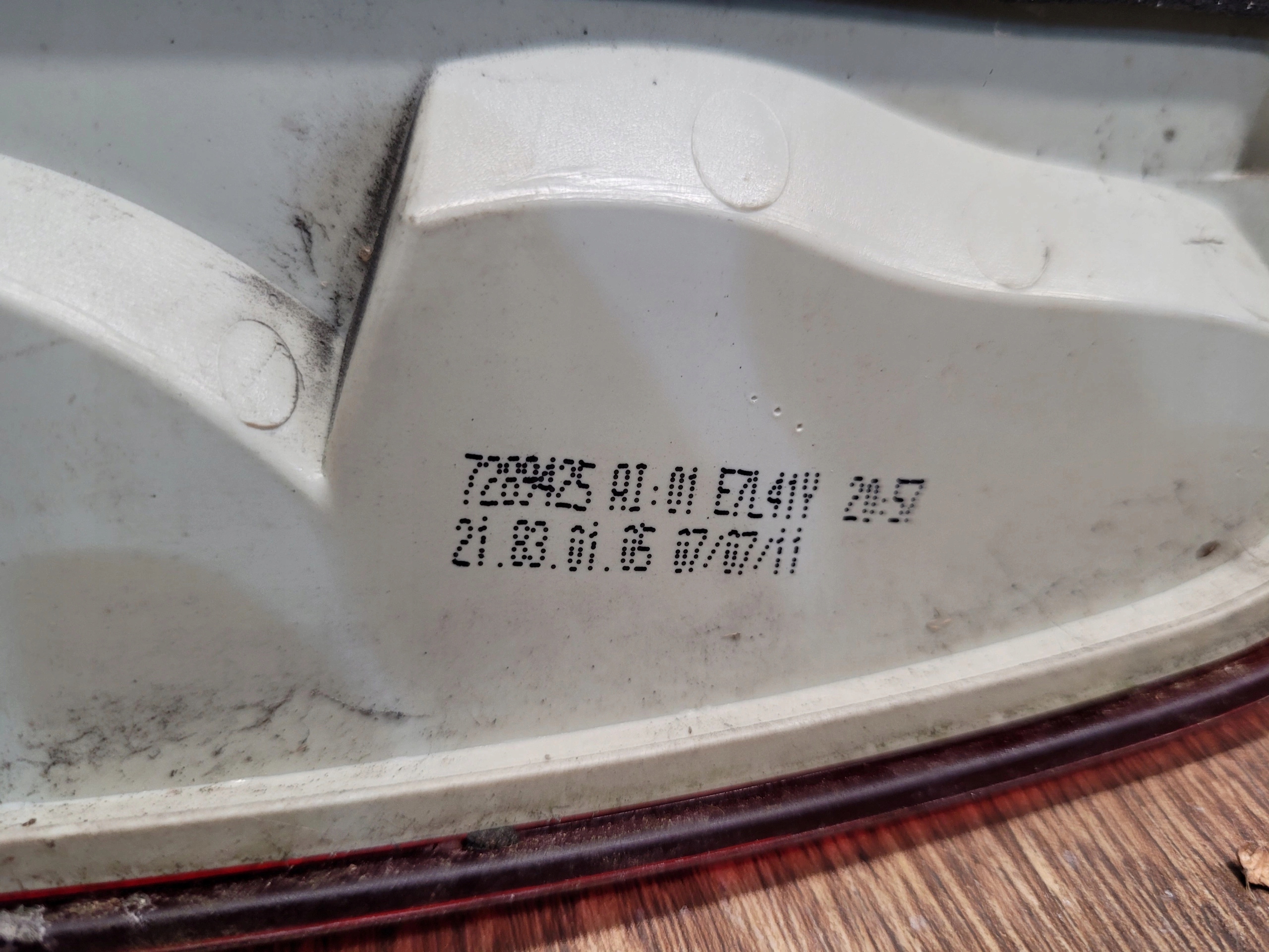 BMW 3 E90 LIFT LAVE ZADNE SVETLO 7289425