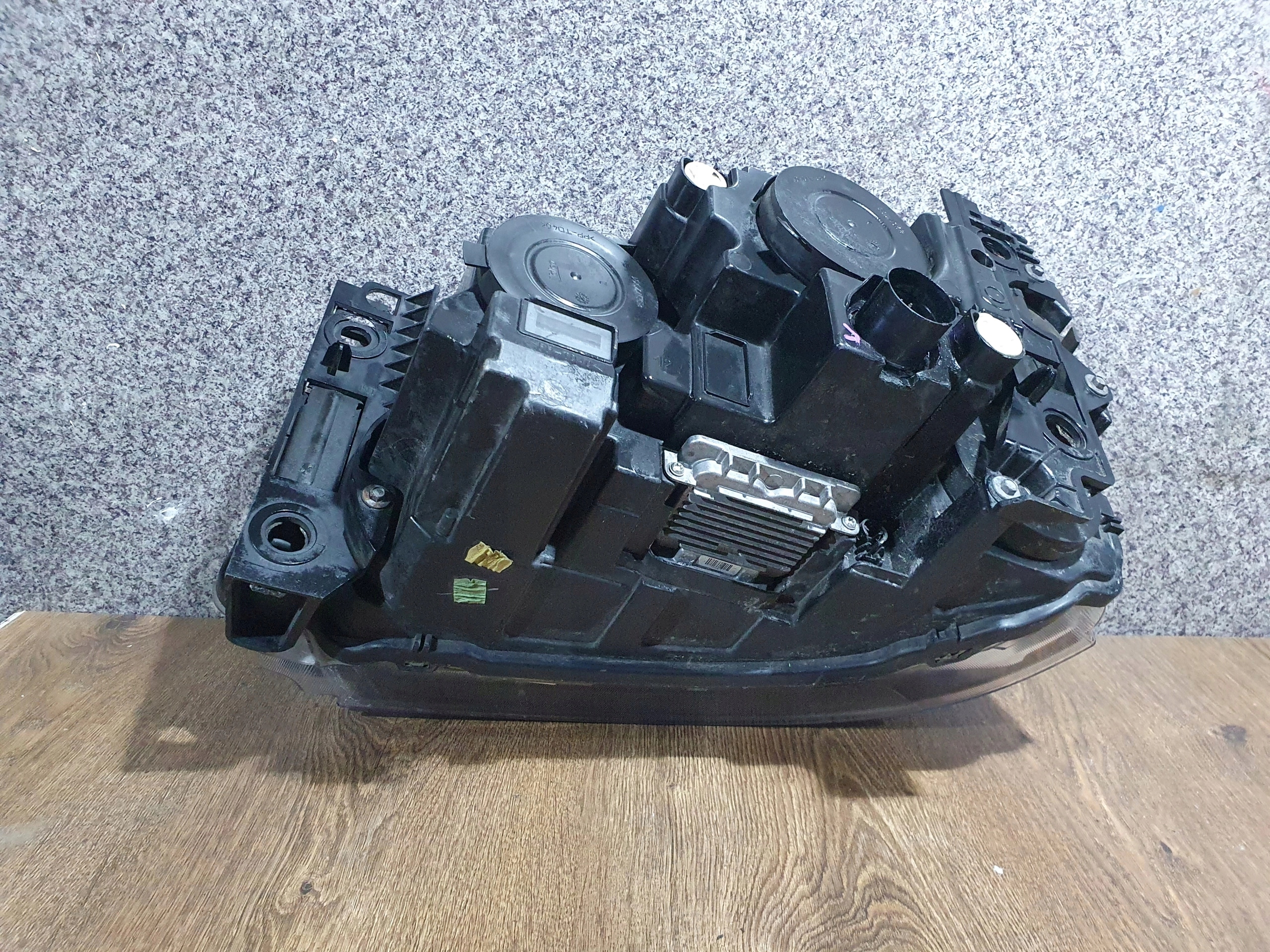 RANGE ROVER SPORT LIFT XENON PRAVÉ PREDNÉ SVETLO