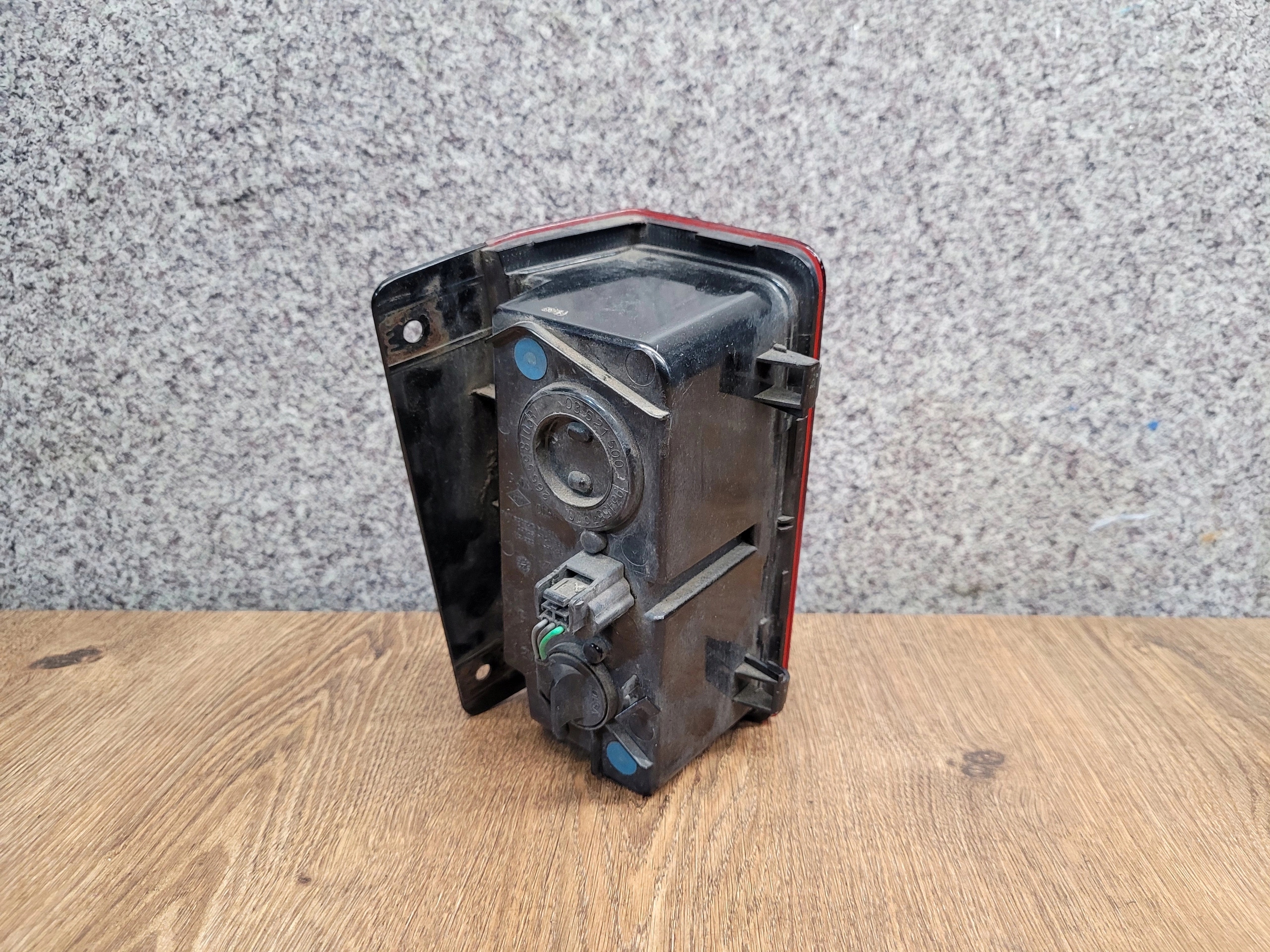 RENAULT TRAFIC III PRAVE ZADNE SVETLO V NARAZNIKU 265598103R