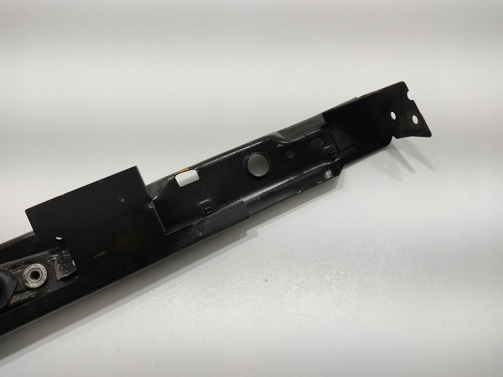 PREDNÉ ČELO VÝSTUHA LAND ROVER DEFENDER 2007-2014