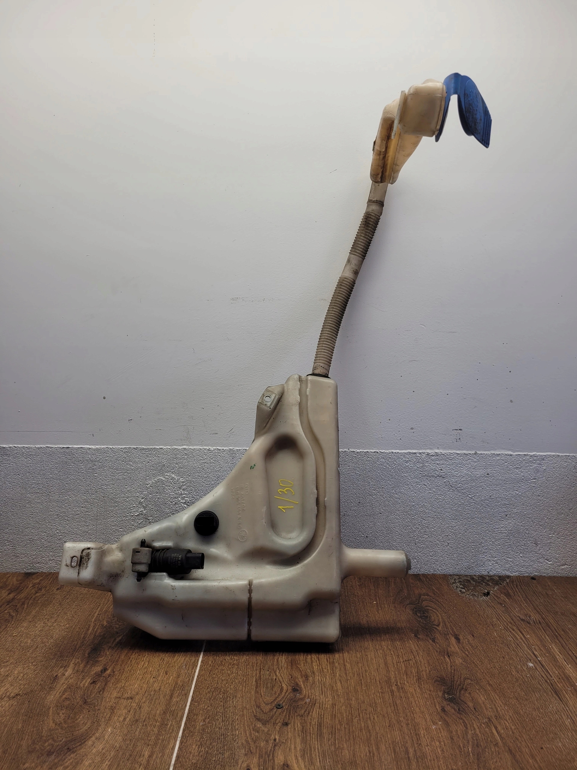 AUDI Q7 4L 4L0955453 NÁDOBKA OSTREKOVAČOV