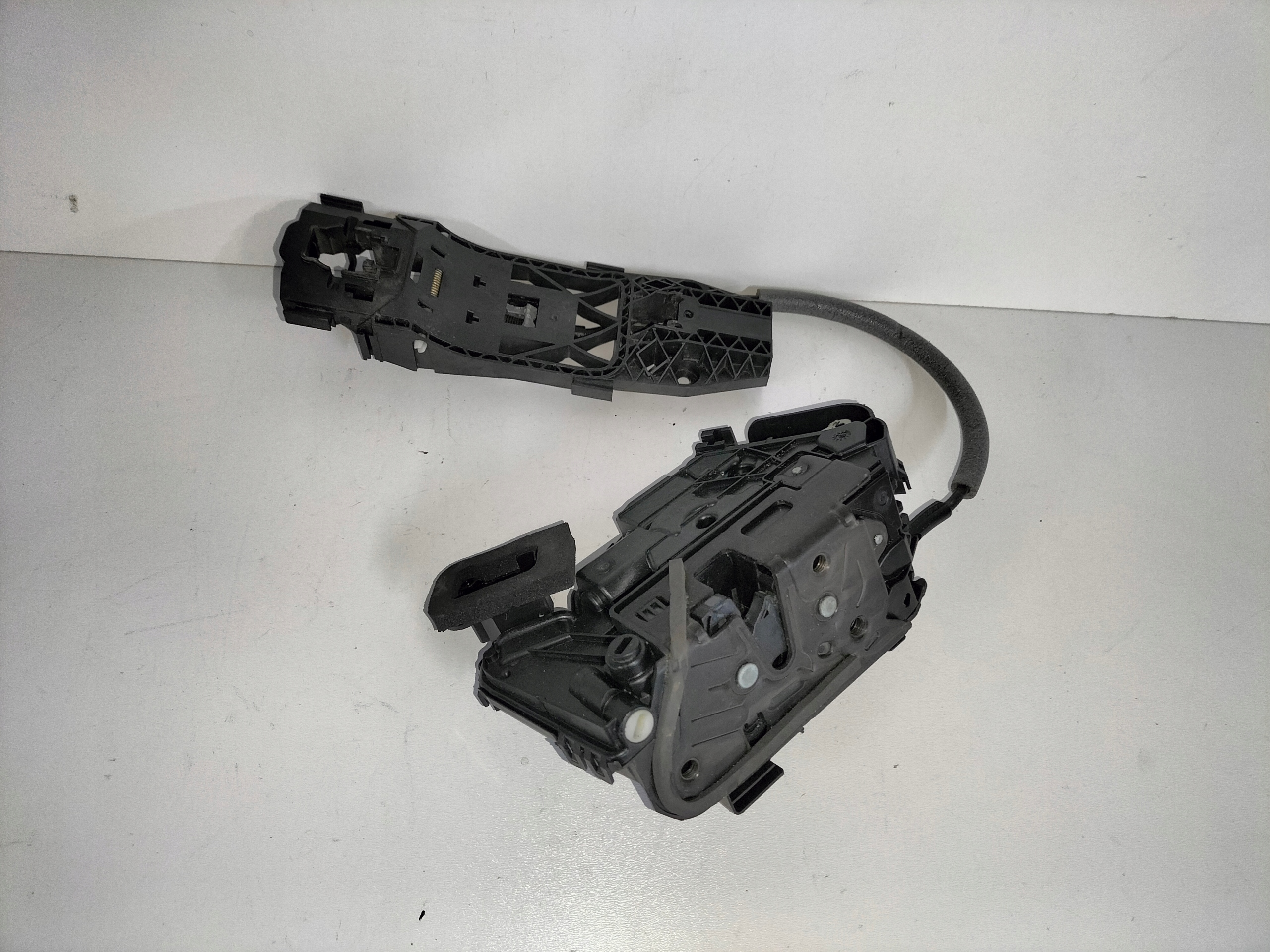 ZAMOK LAVYCH ZADNYCH DVERI VW TOURAN III 15- CADDY III 15- POLO 17- TIGUAN II 16-