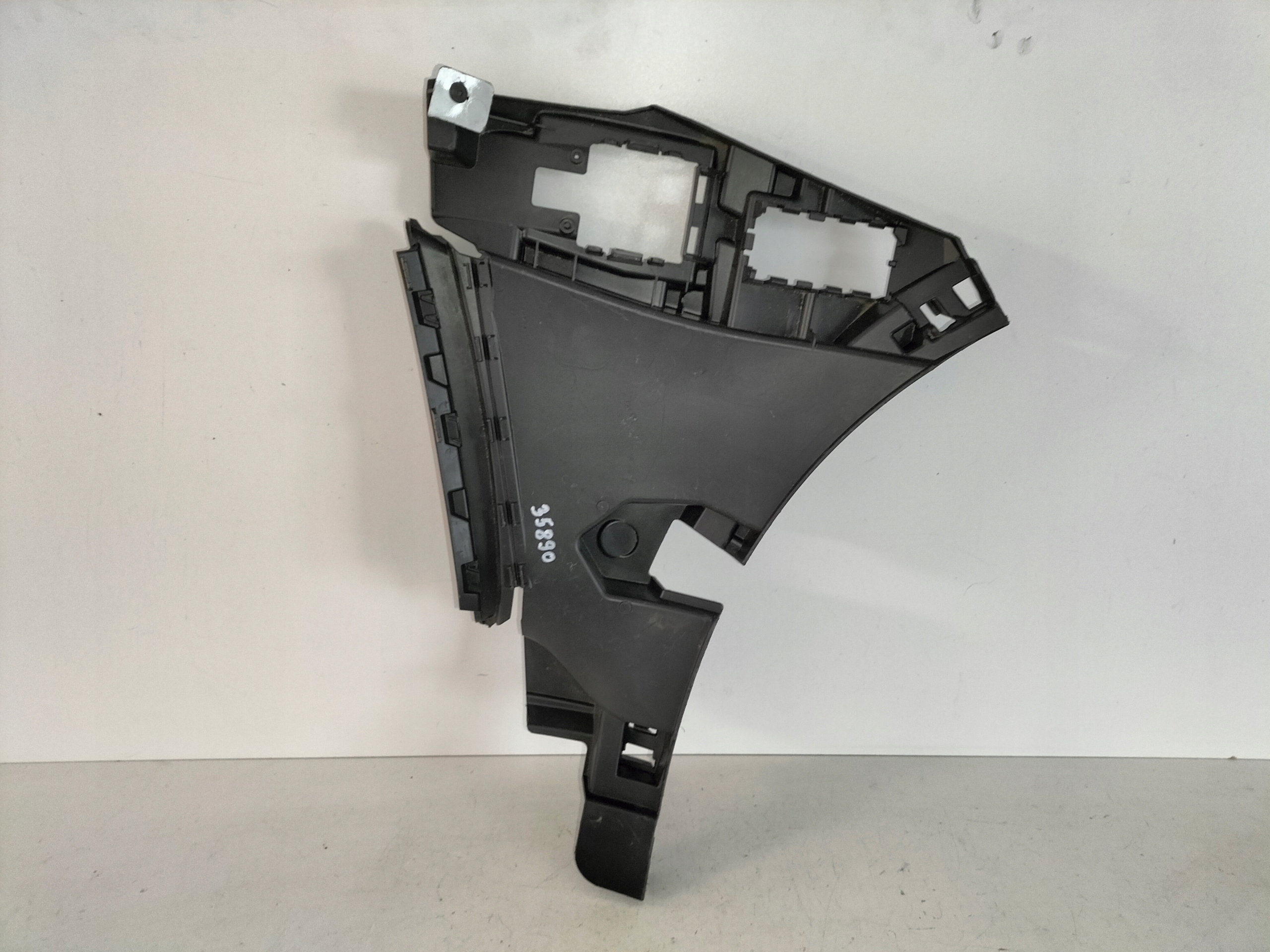 DRZIAK PREDNEHO NARAZNIKA PRAVY VW TIGUAN III 24-