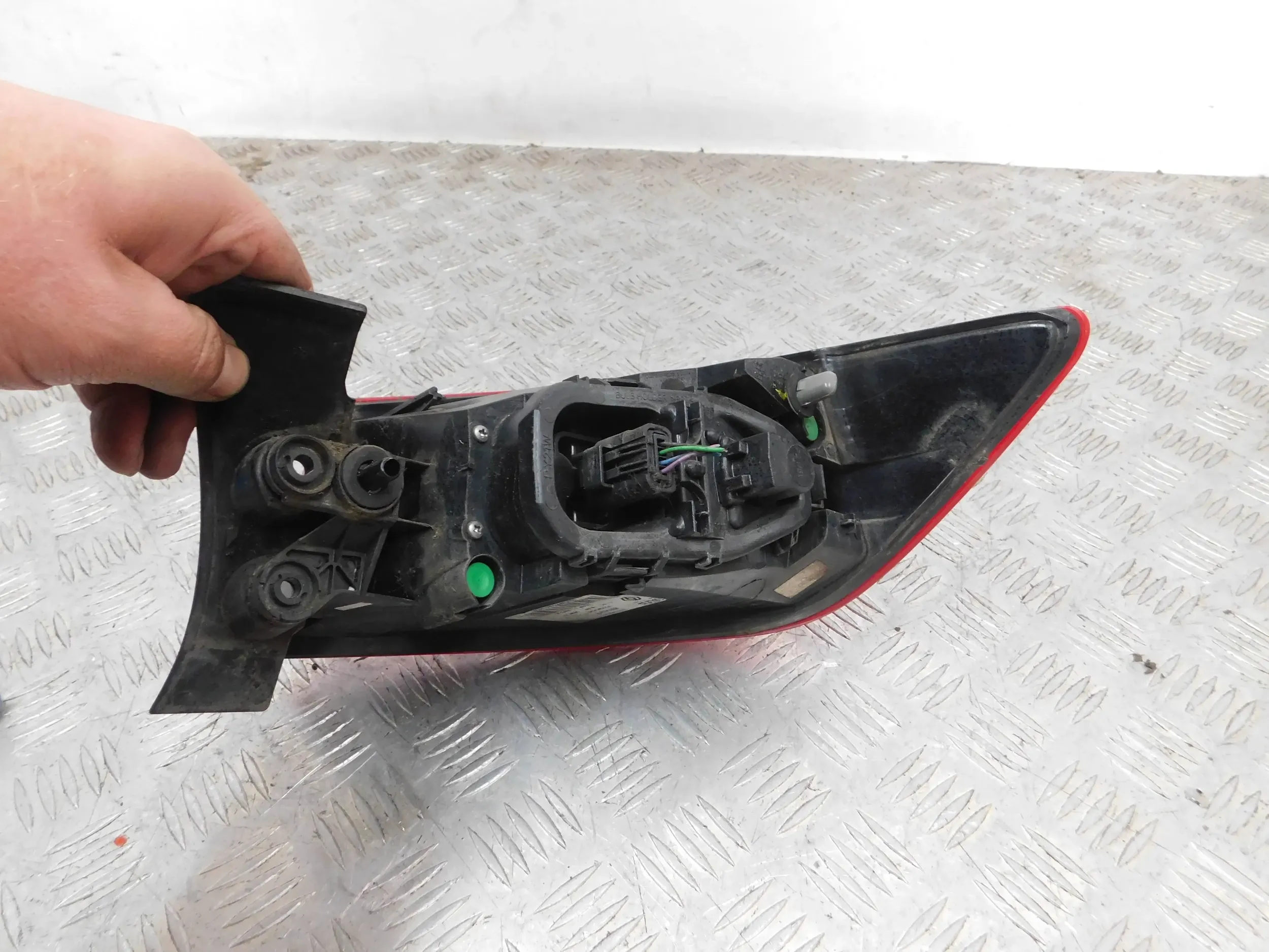 LAVE ZADNE SVETLO RENAULT CLIO IV 4 HB