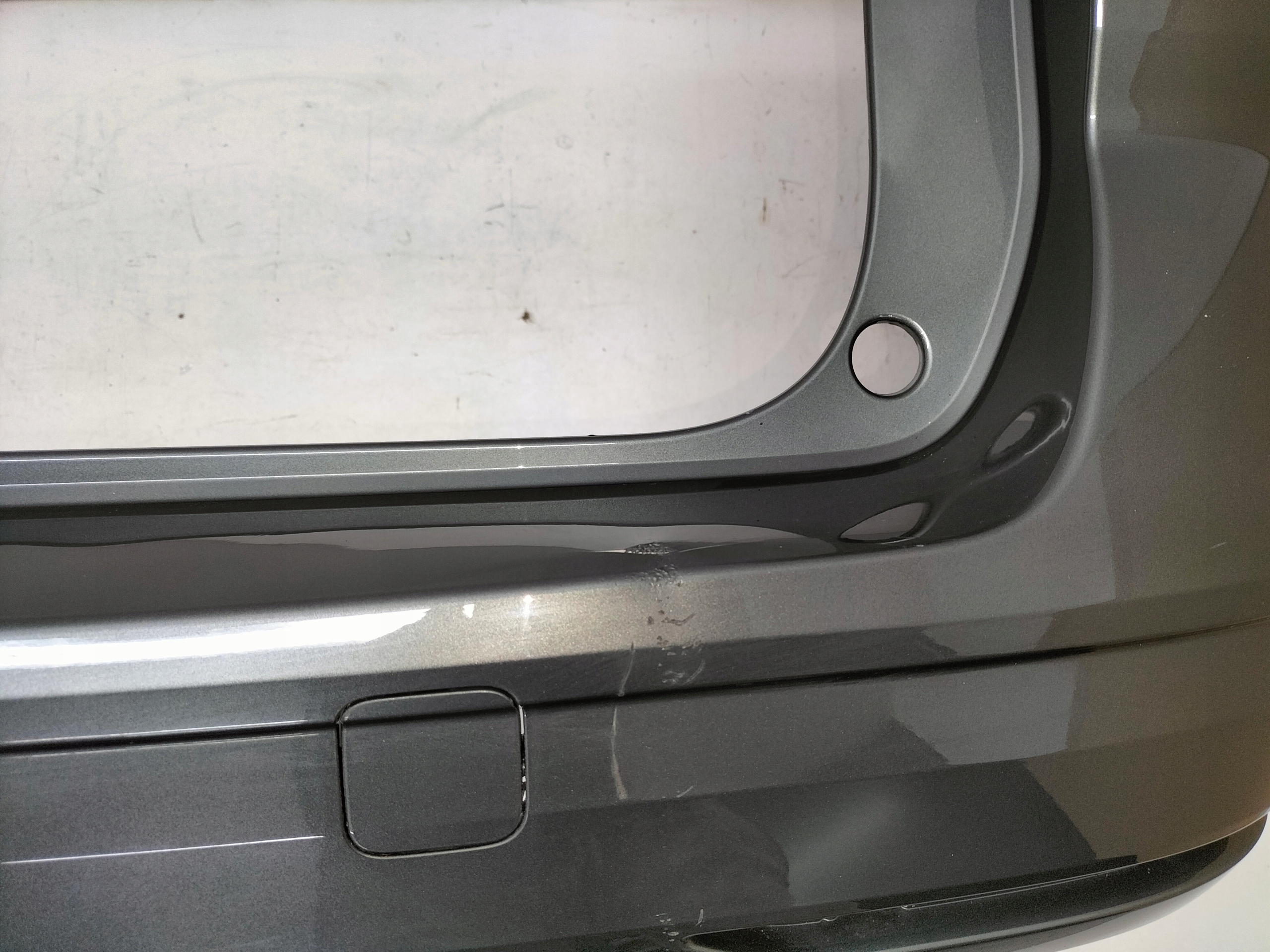 ZADNÝ NÁRAZNÍK VW T7 MULTIVAN 21-