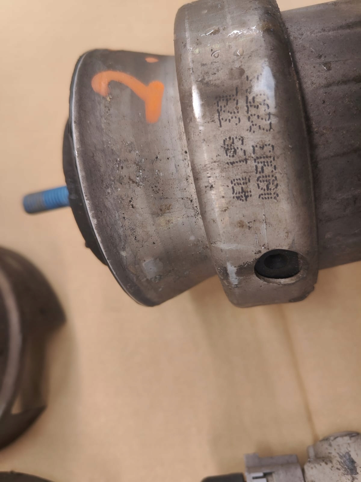 Audi SILENBLOKY MOTORA l+p 2.7 3.0 tdi 4F0199379L