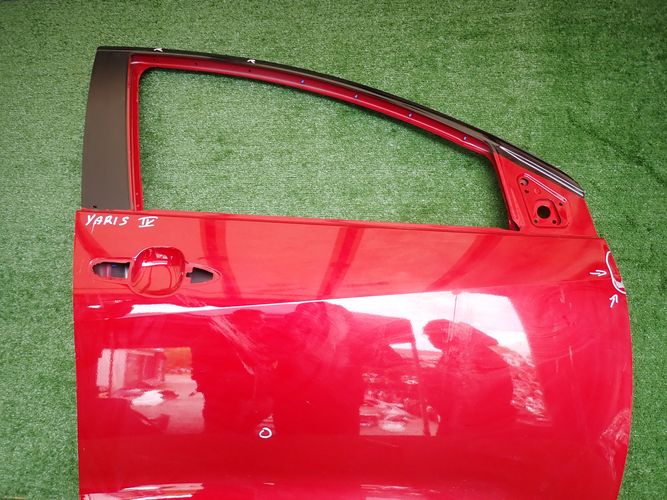 TOYOTA YARIS IV PRAVE PREDNE DVERE