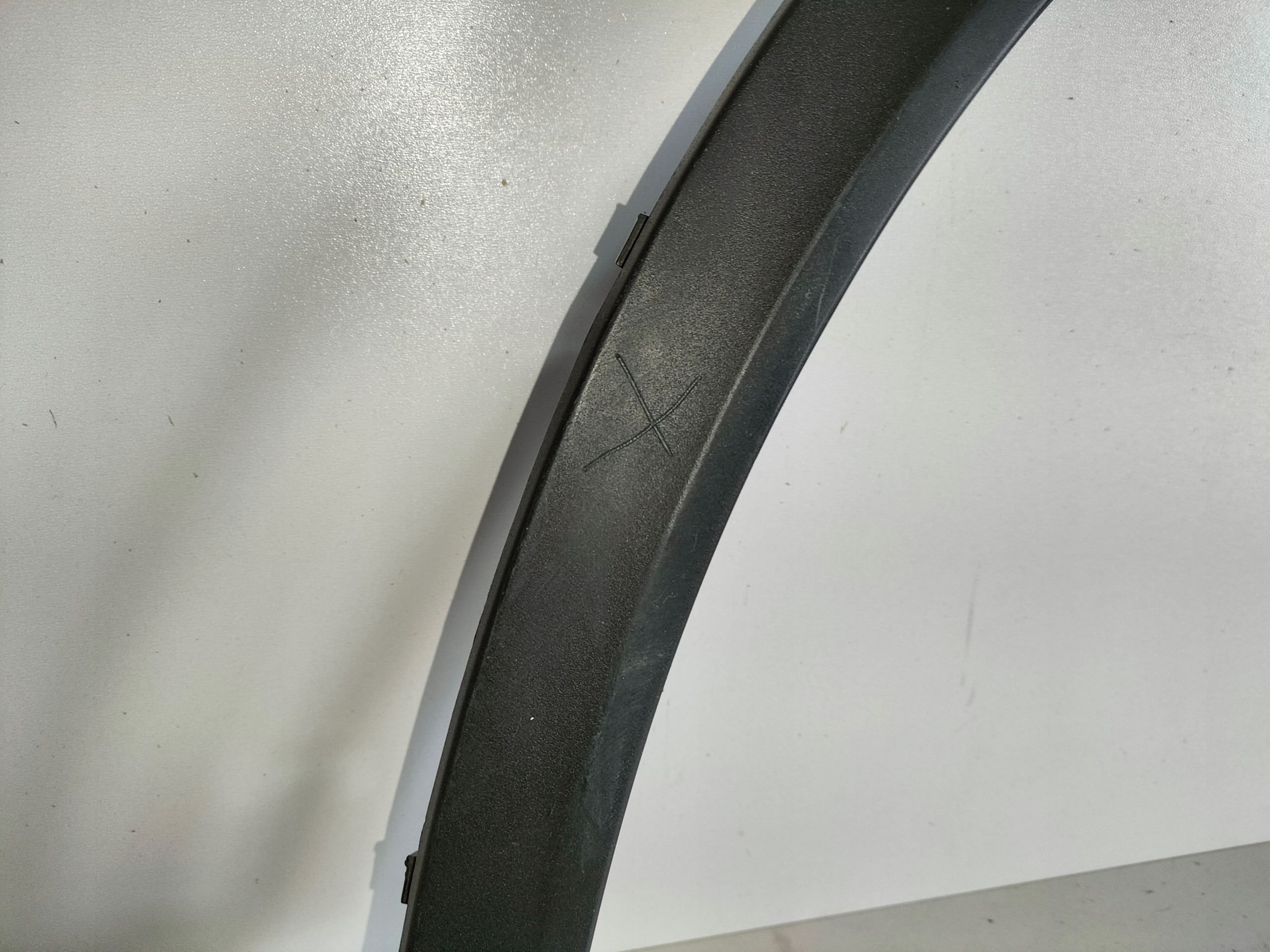 LIŠTA ĽAVÉHO PREDNÉHO BLATNÍKA BMW X5 F15 13- koła 20