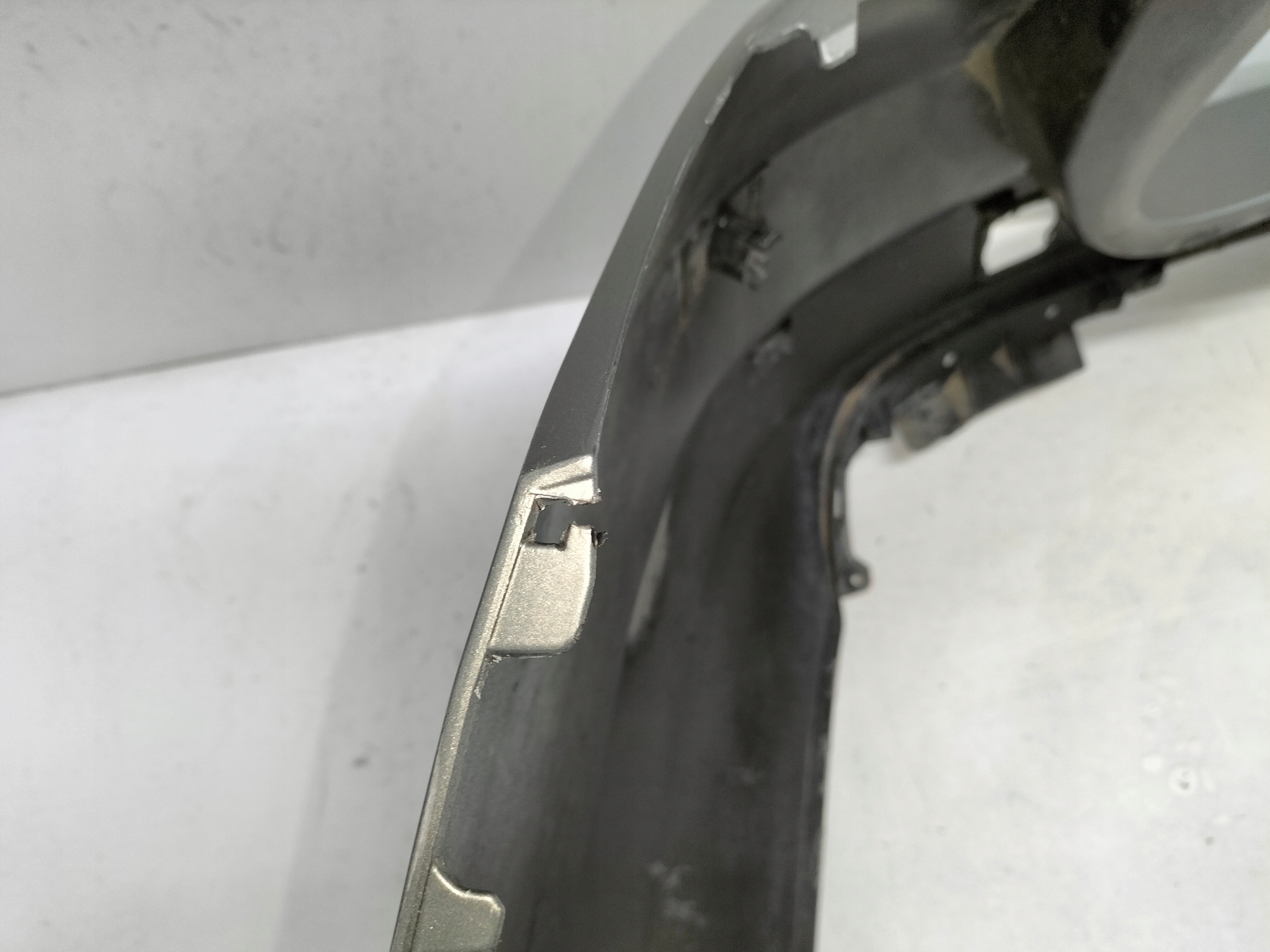 ZADNÝ NÁRAZNÍK OPEL ASTRA V K 15- KOMBI