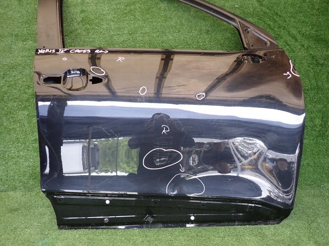 TOYOTA YARIS IV CROSS PRAVE PREDNE DVERE