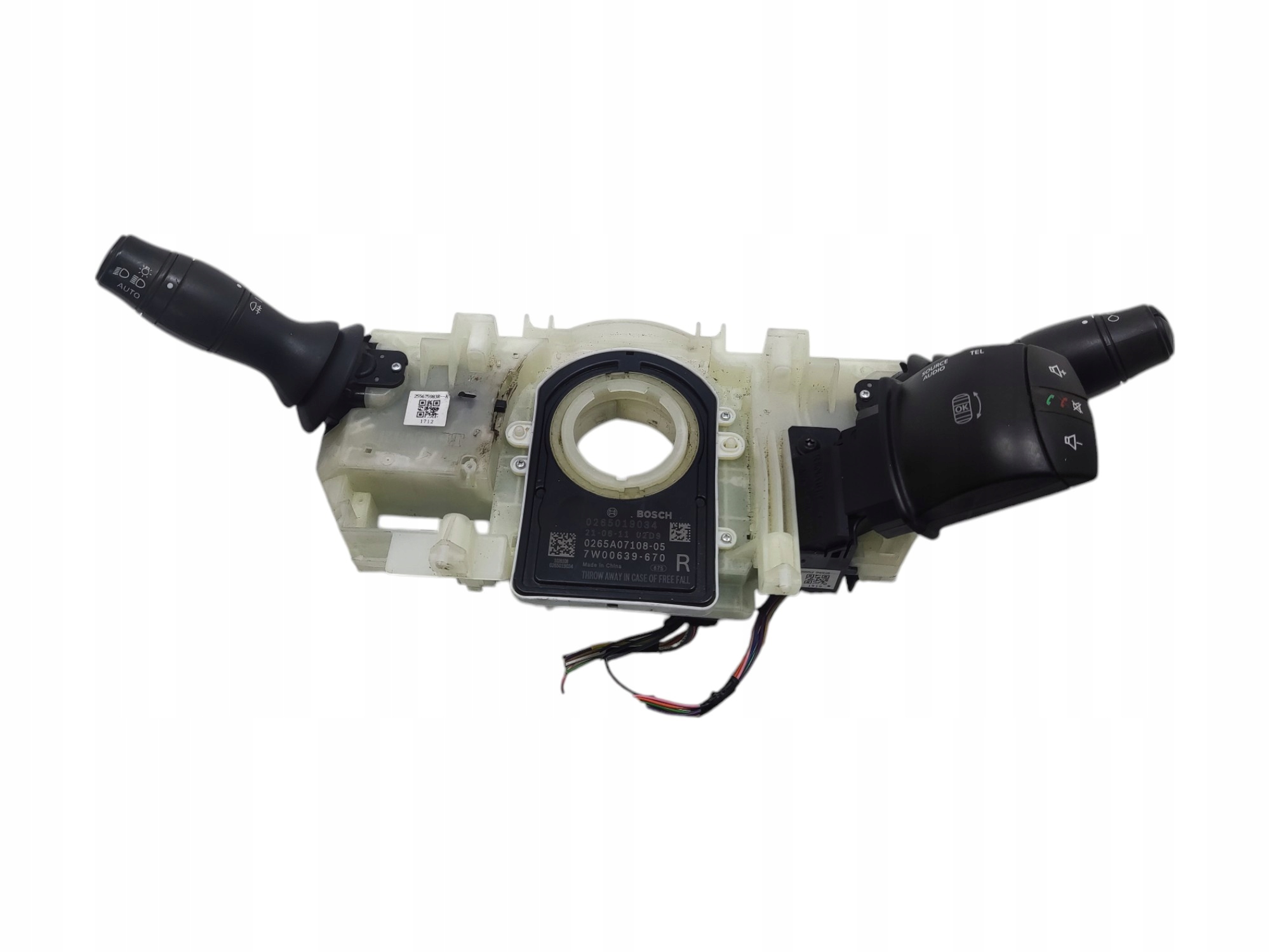 PÁČKY POD VOLANT MOTORA RENAULT MASTER IV 255675983R