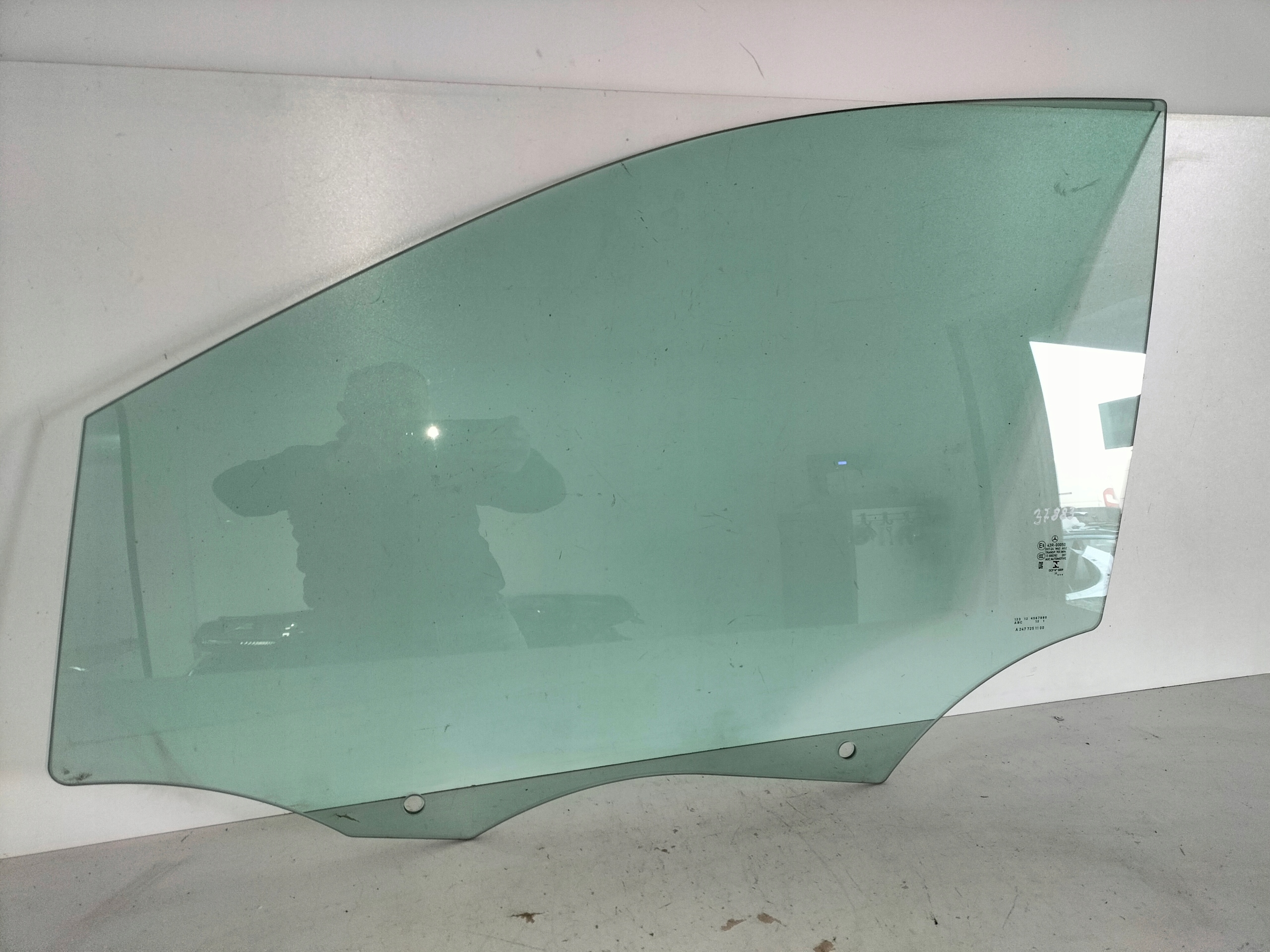 SKLO LAVYCH PREDNYCH DVERI MERCEDES B KLASA W247 19-