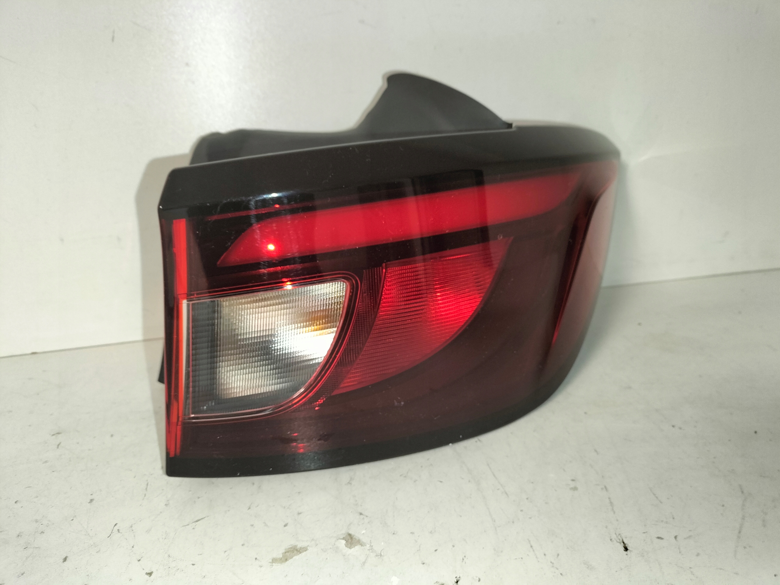 PRAVE ZADNE SVETLO MG 3 23-