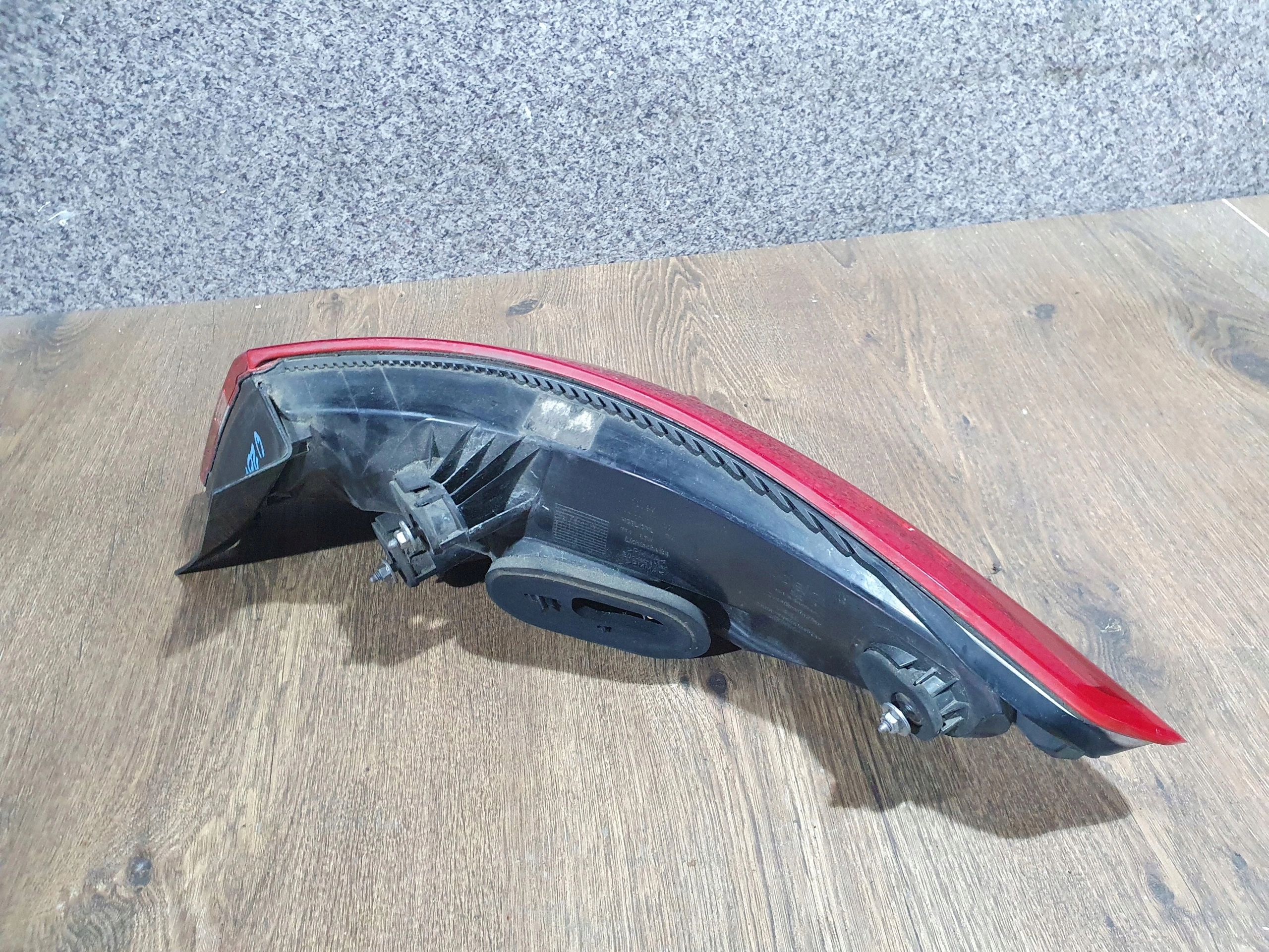 MERCEDES W207 LAVE ZADNE SVETLO 2079060158