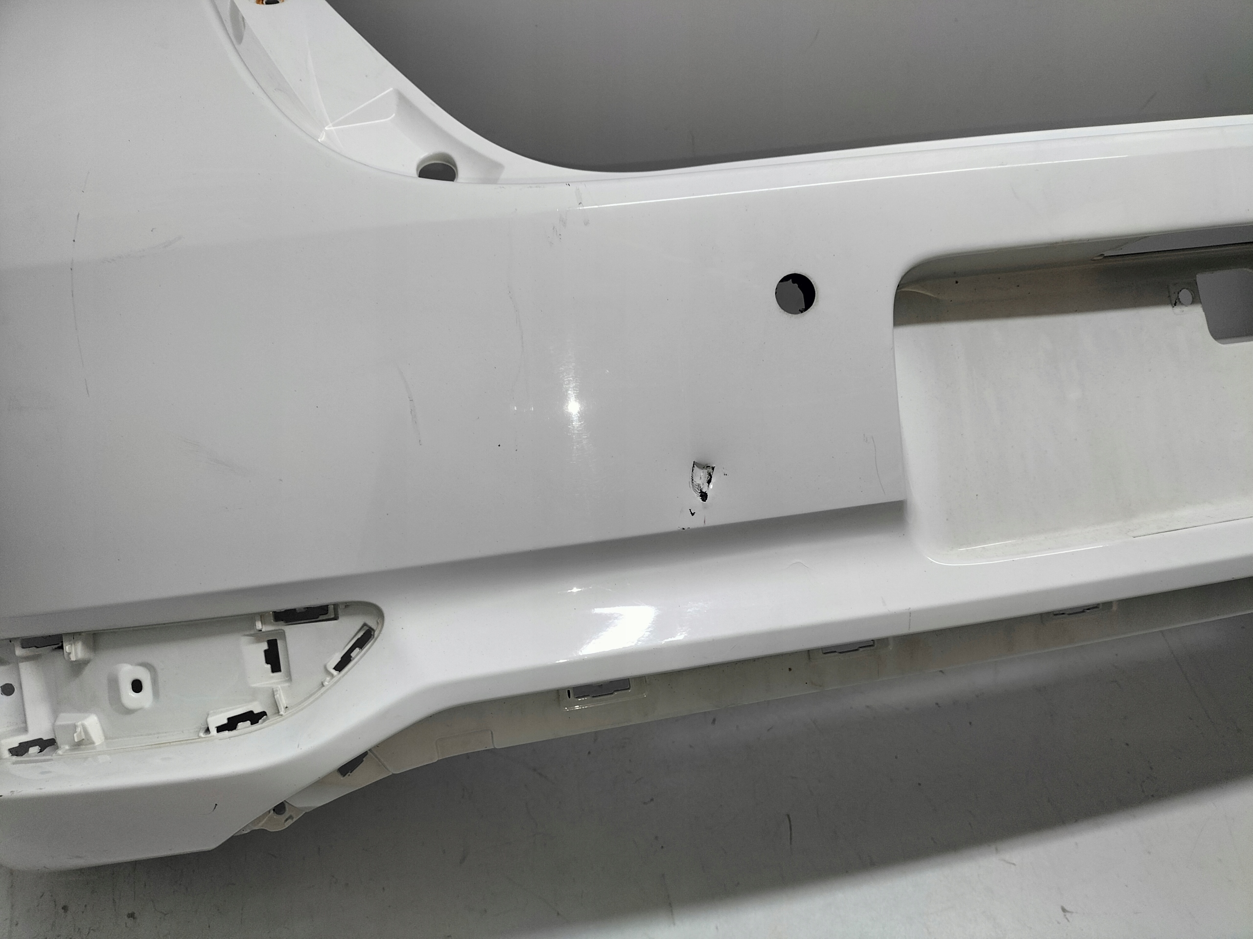 ZADNÝ NÁRAZNÍK TOYOTA AURIS II LIFT 15-18 HB