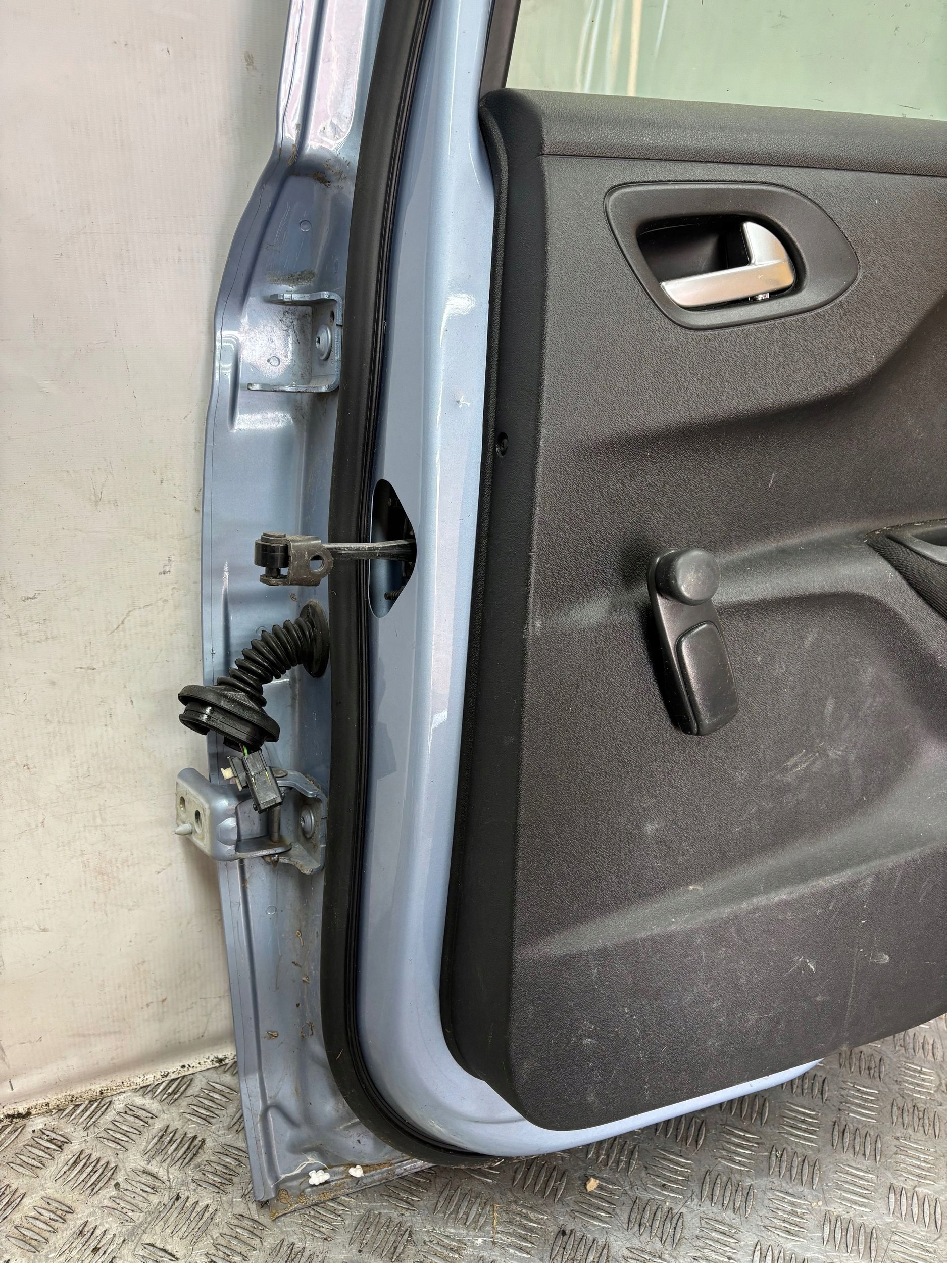 PRAVE ZADNE DVERE CITROEN C-ELYSEE