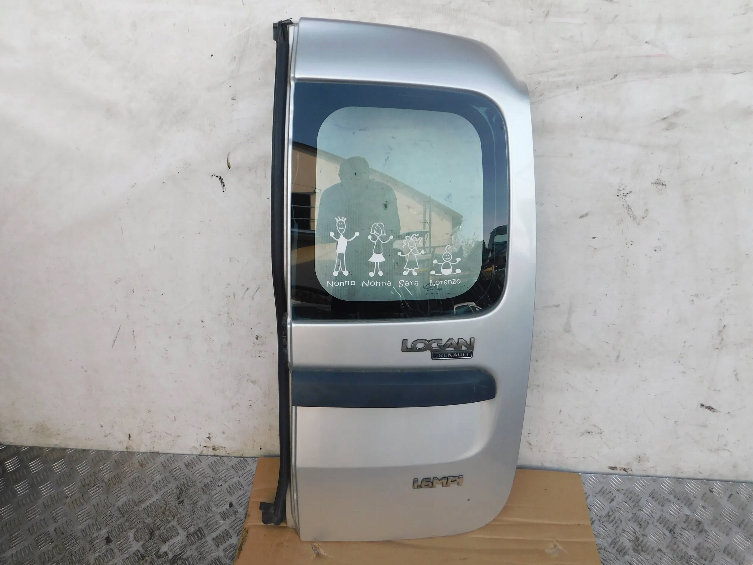 PRAVE ZADNE DVERE DACIA LOGAN I KOMBI