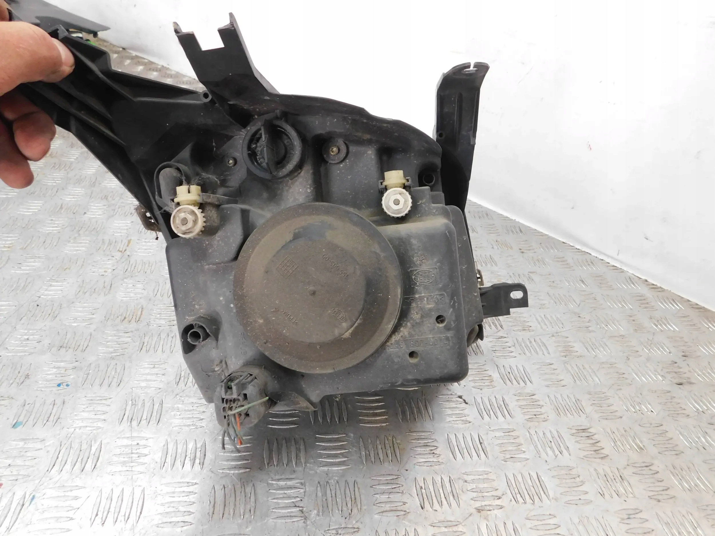 LAVE PREDNE SVETLO FORD FUSION
