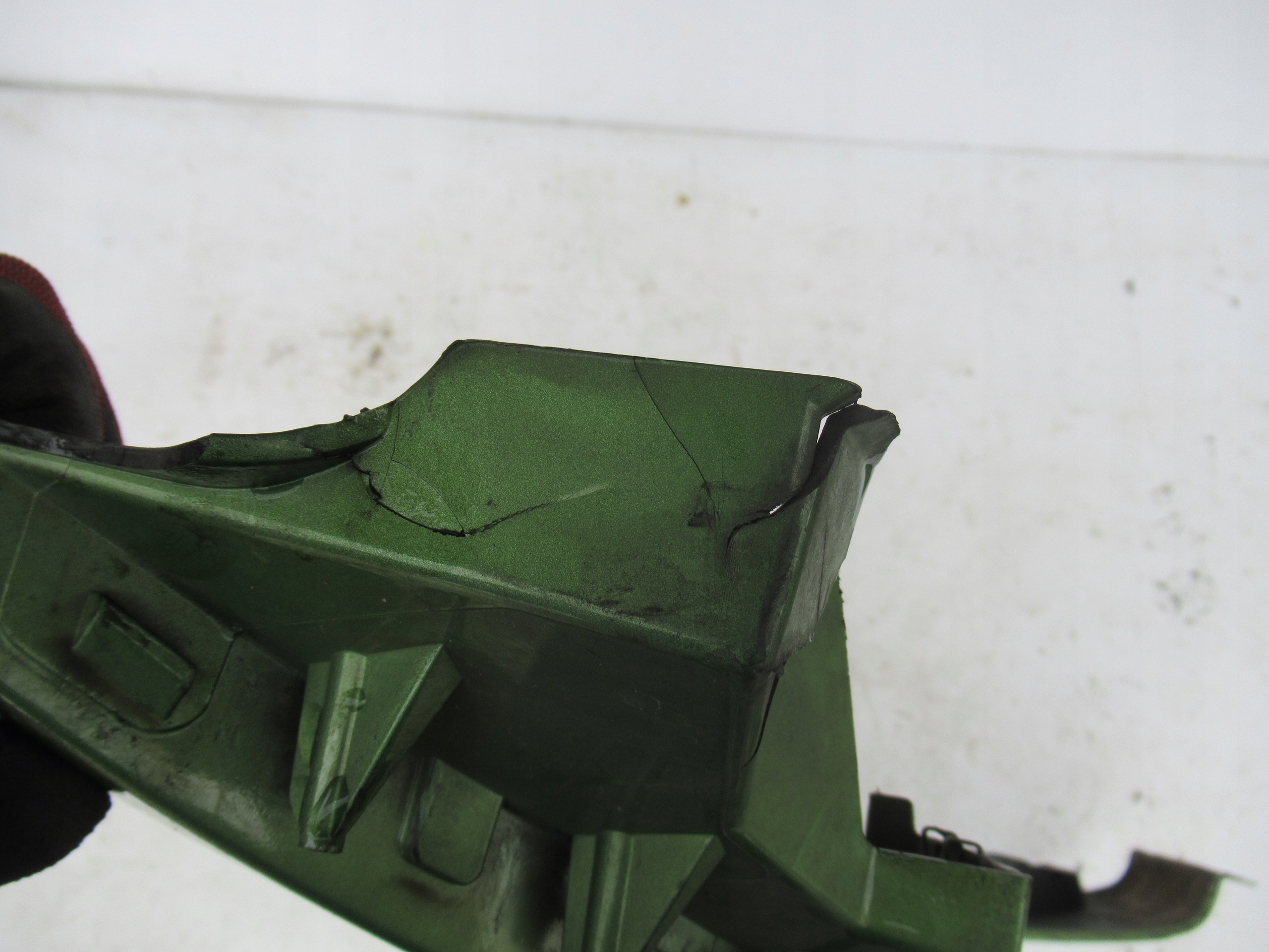 PRAVÝ PREDNÝ BLATNÍK RENAULT KANGOO 08-