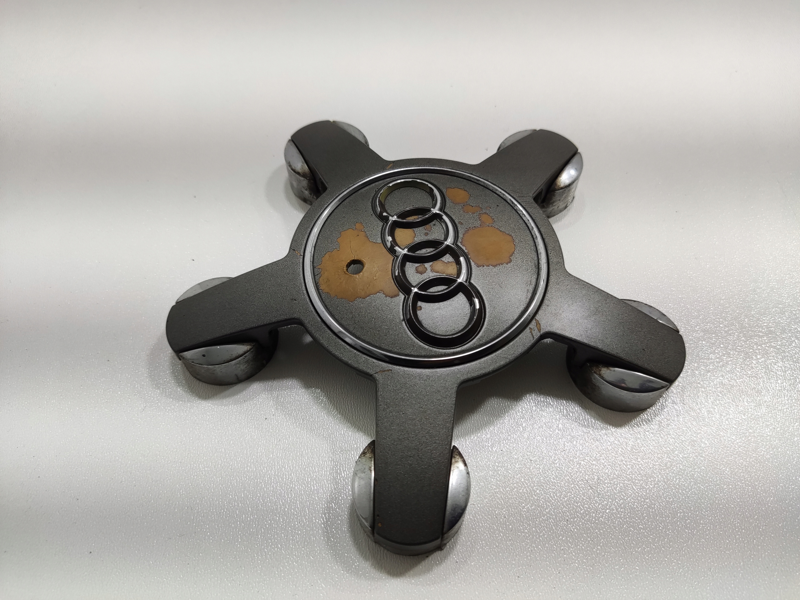 ORIGINALNY PUKLICA HLINIKOVEHO DISKU AUDI A4 A5 Q5 I 4F0601165N