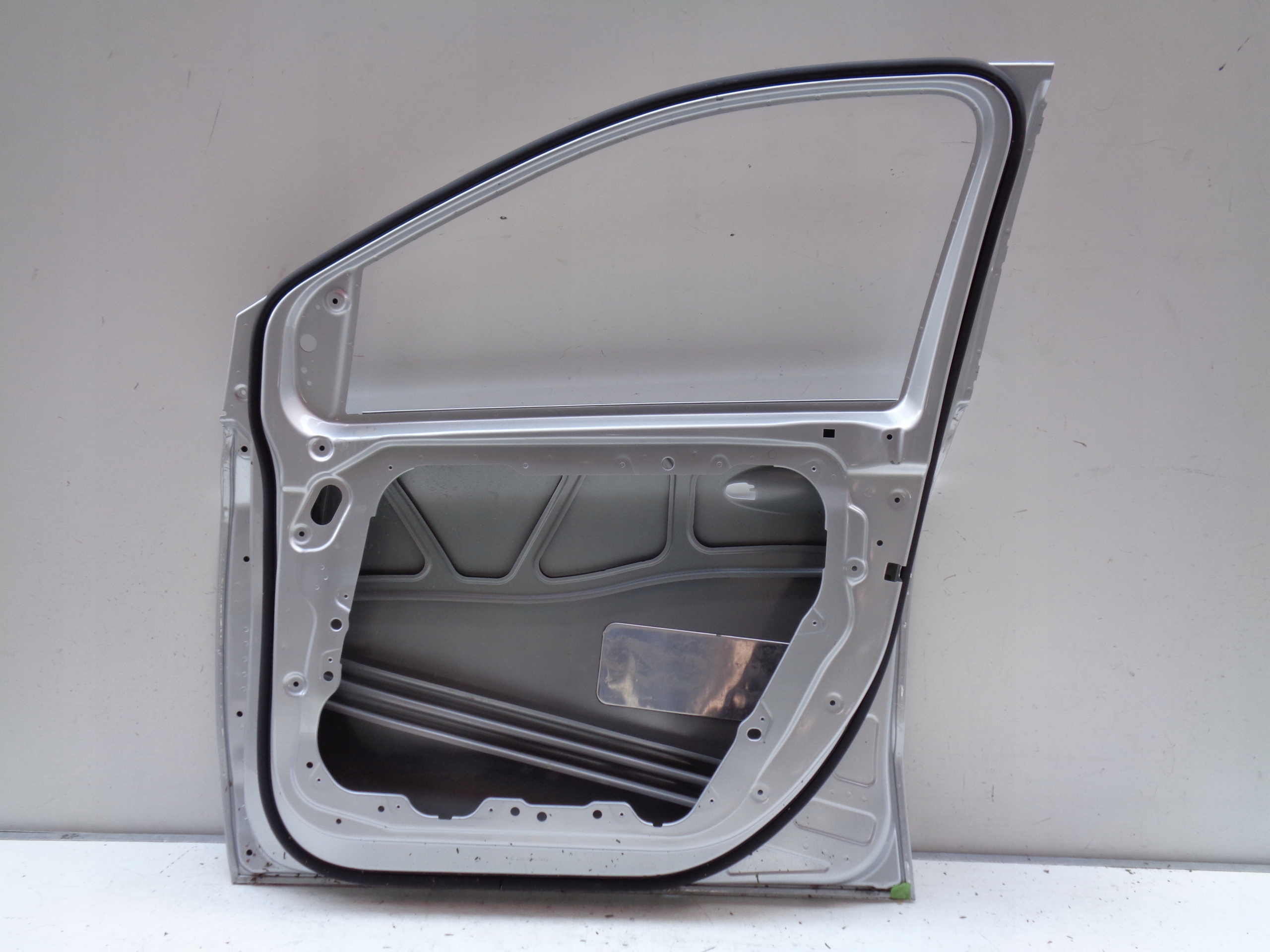 PRAVE PREDNE DVERE MERCEDES B-KLASA W247 18-