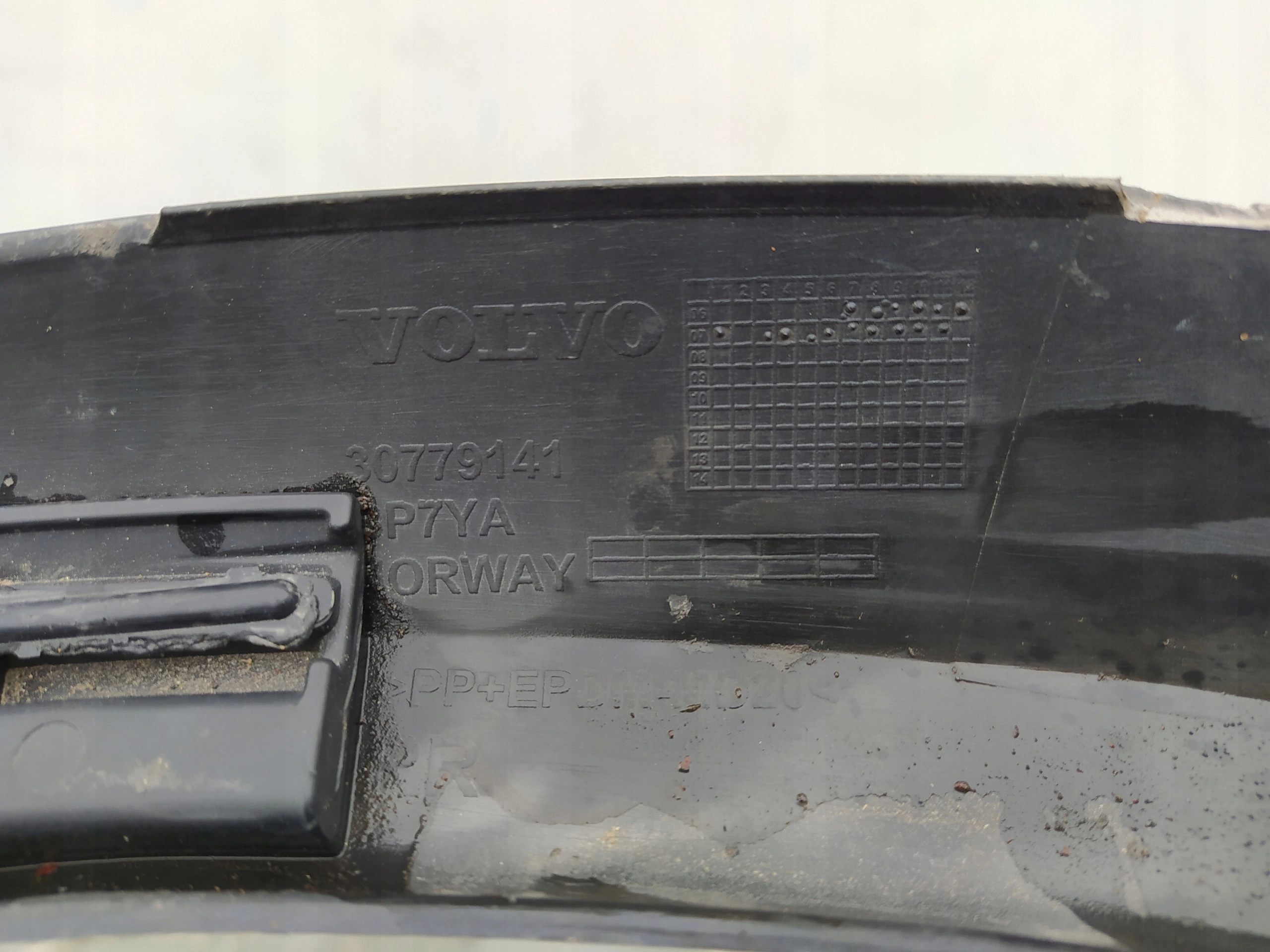 VOLVO C30 LISTA PRAVEHO ZADNEHO BLATNIKA 30779141