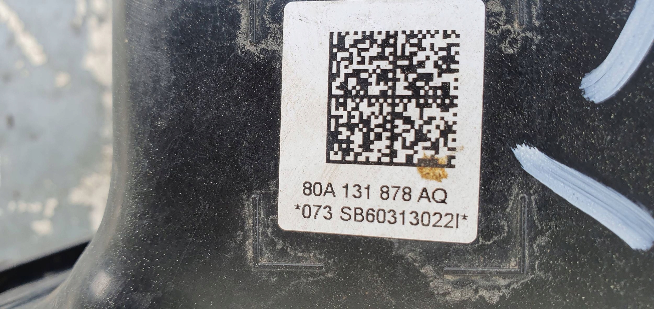 Audi Q5 II 80A131878AQ NADOBKA KVAPALINY AdBlue
