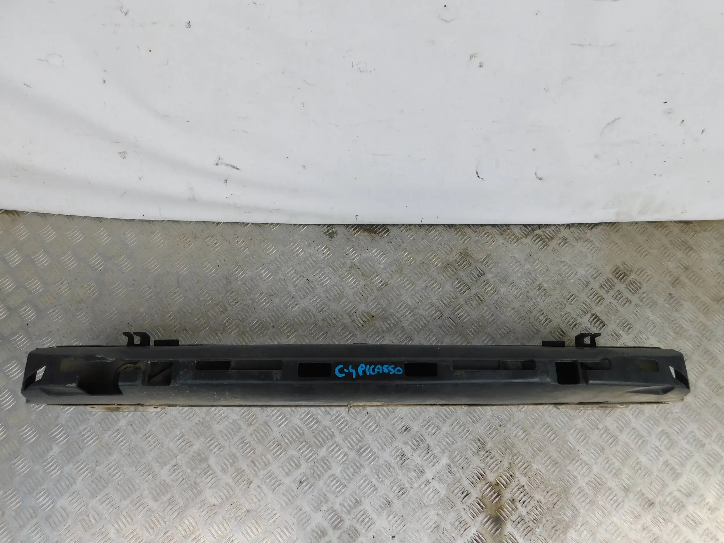 VYSTUHA PREDNEHO NARAZNIKA CITROEN C4 PICASSO