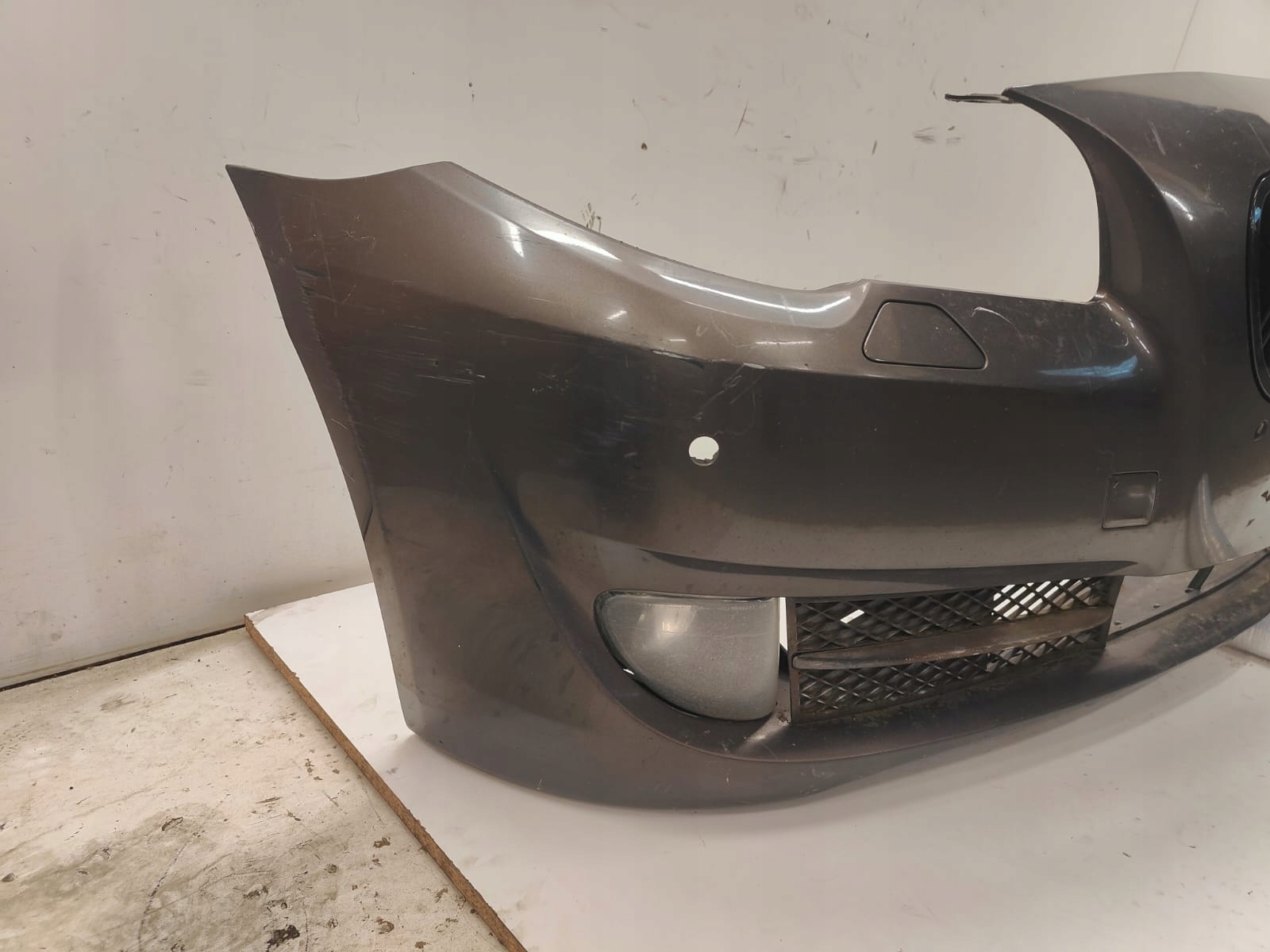 BMW f10 PREDNÝ NÁRAZNÍK