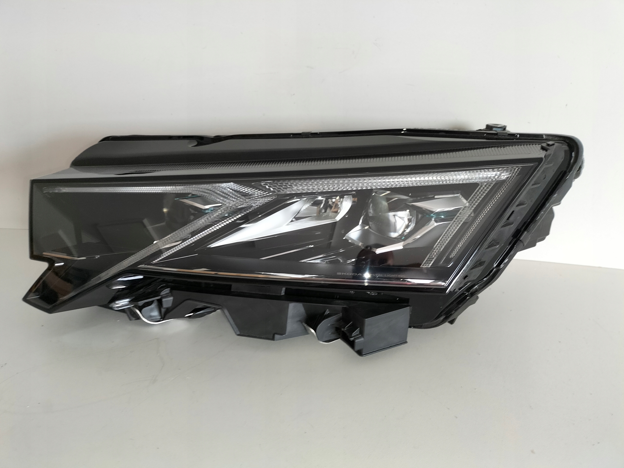 LAVE PREDNE SVETLO SKODA OCTAVIA 4 IV LIFT 24- FULL LED CRYSTAL