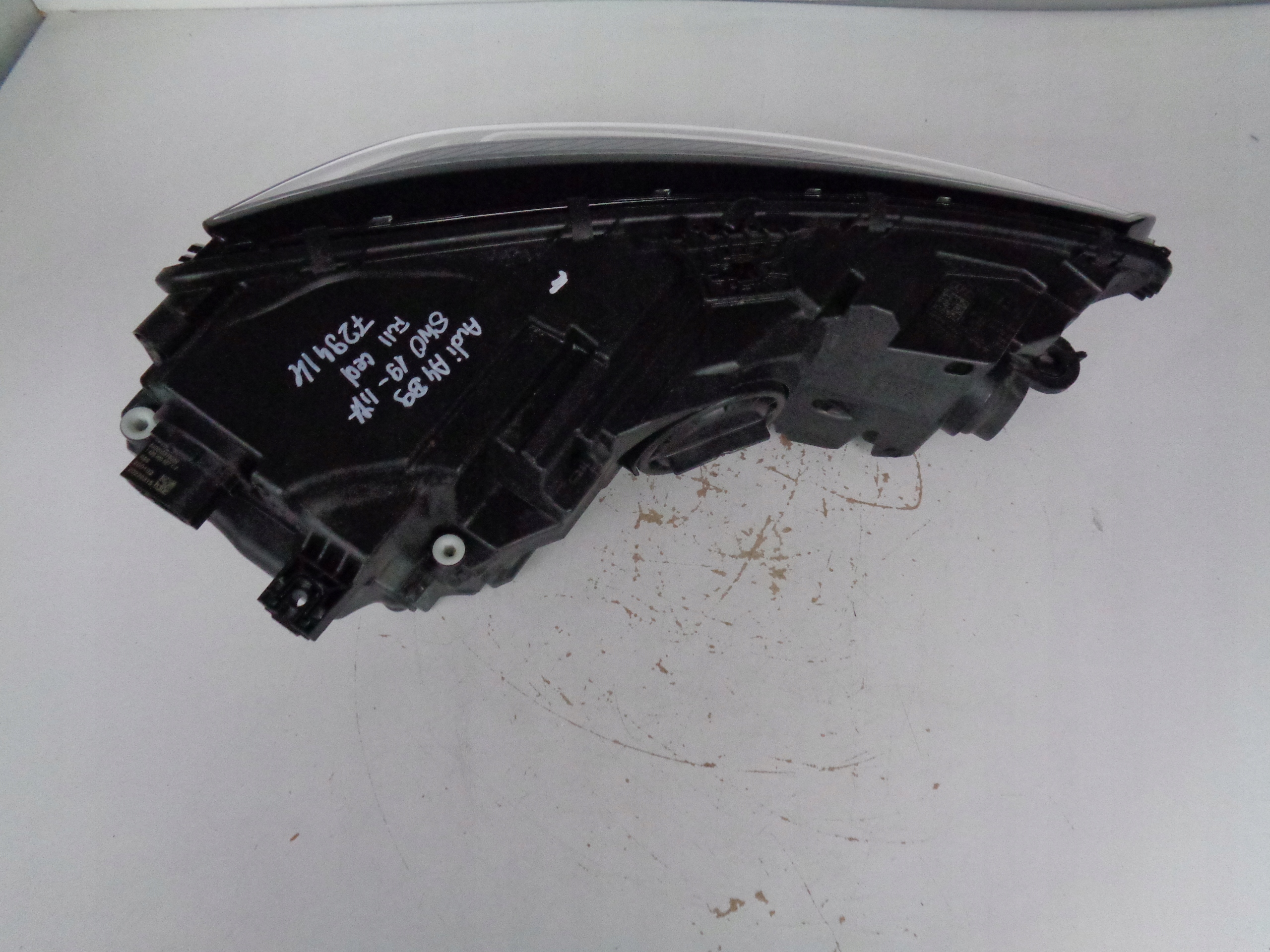 LAVE PREDNE SVETLO AUDI A4 B9 8W 8W0 19- LIFT FULL LED