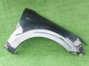 MITSUBISHI PAJERO IV 07- PRAVY PREDNY BLATNIK MITSUBISHI PAJERO IV 07- PRAVY PREDNY BLATNIK