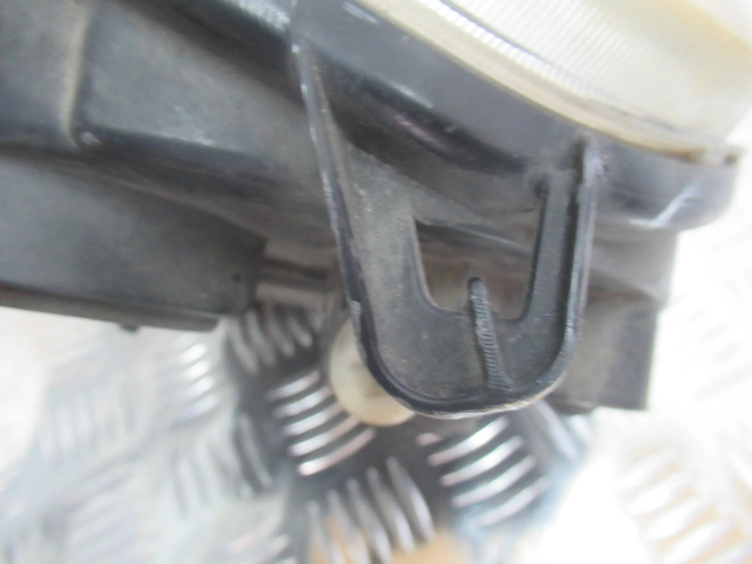 PRAVE PREDNE SVETLO FIAT 500 07-