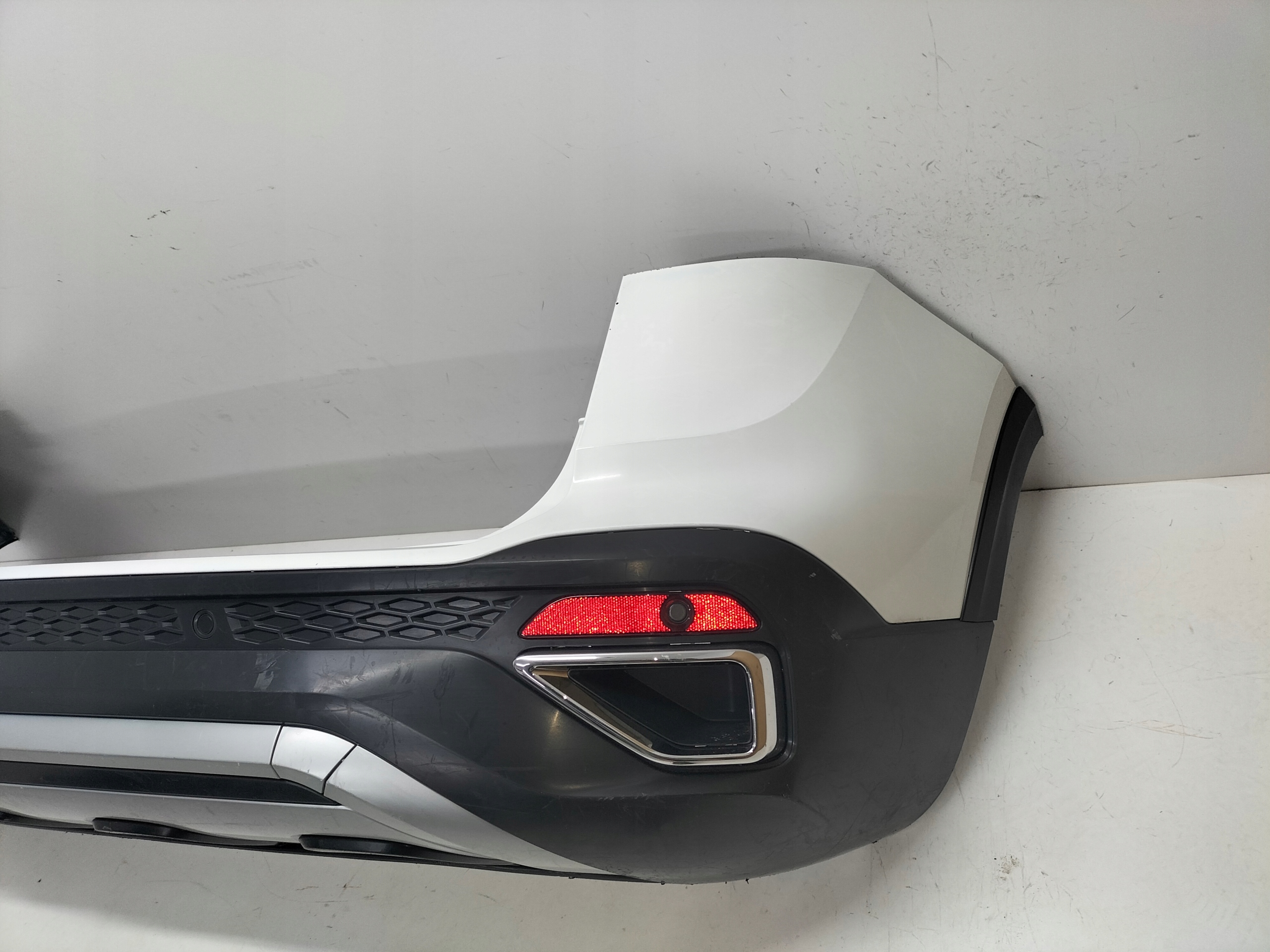 ZADNÝ NÁRAZNÍK VW TAOS 2GL 20-