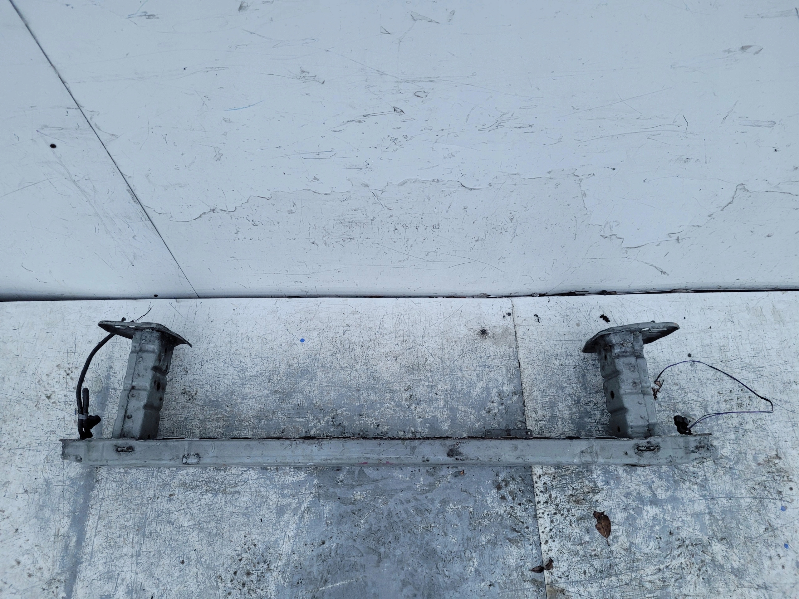 NISSAN NV200 VÝSTUHA PREDNÉHO NÁRAZNÍKA