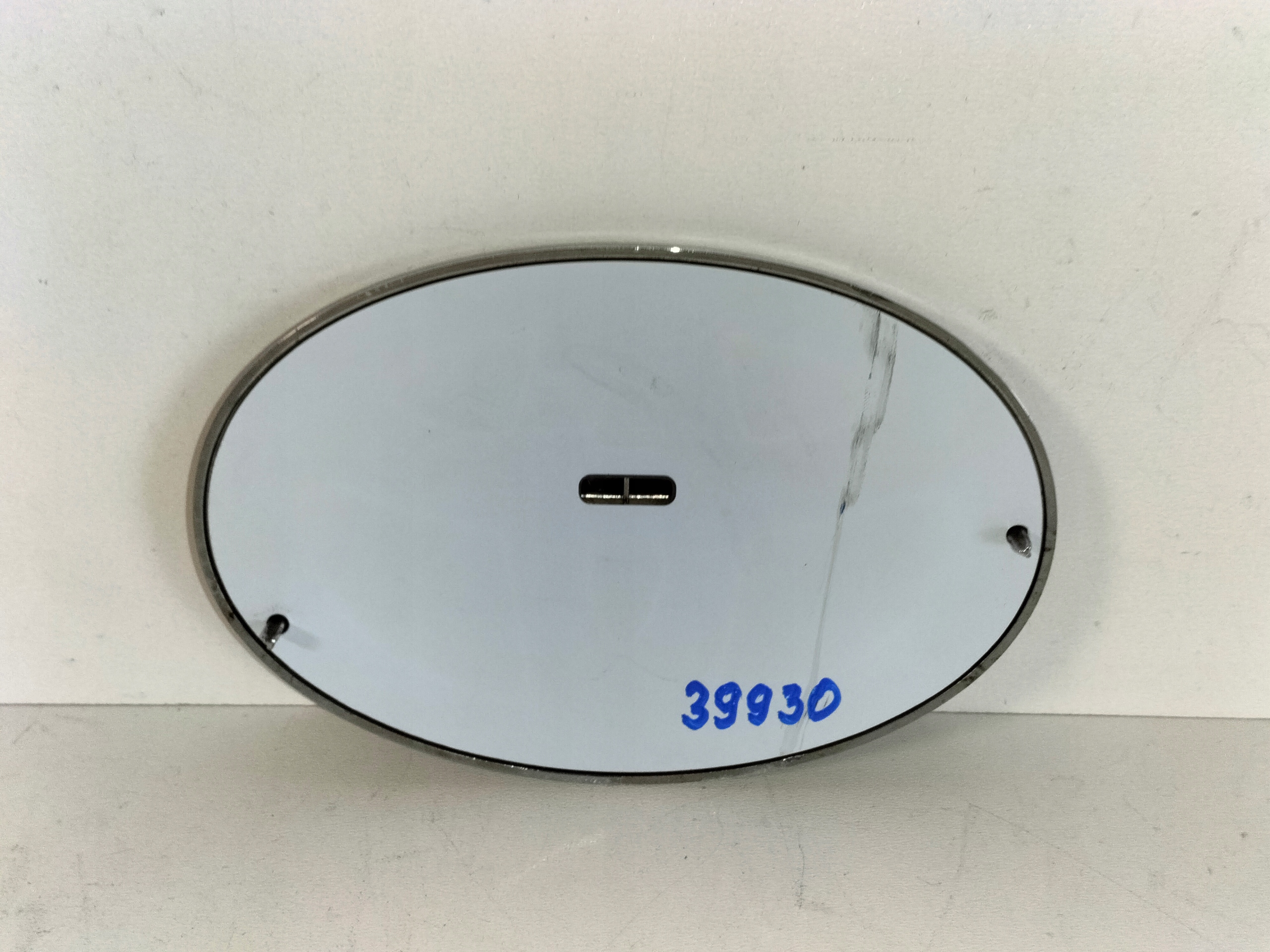 ZNAK EMBLEM NÁRAZNÍKA PREDNÝ TOYOTA YARIS IV 20-