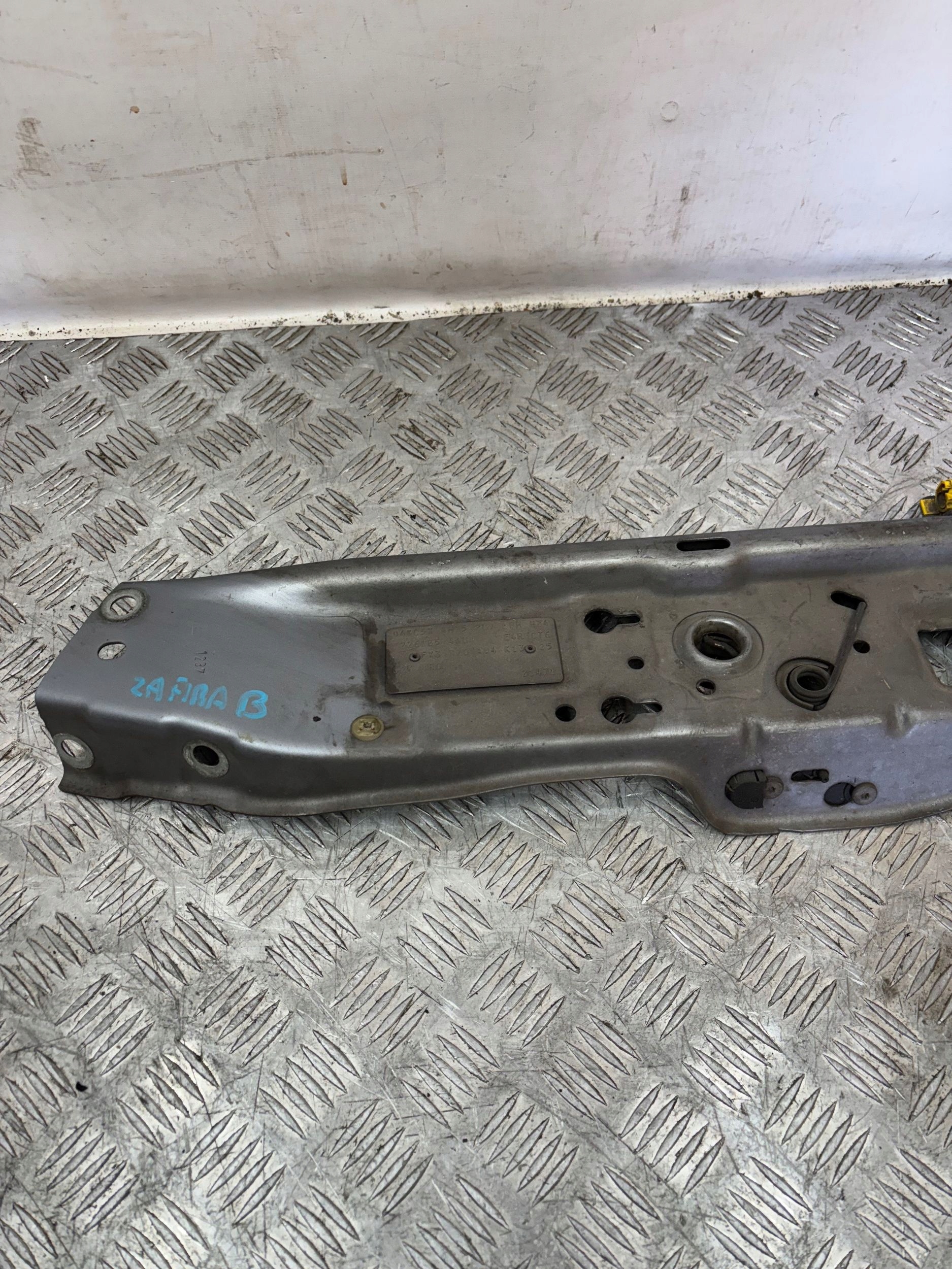 VRCHNÉ PREDNÉ PÁS OPEL ZAFIRA B