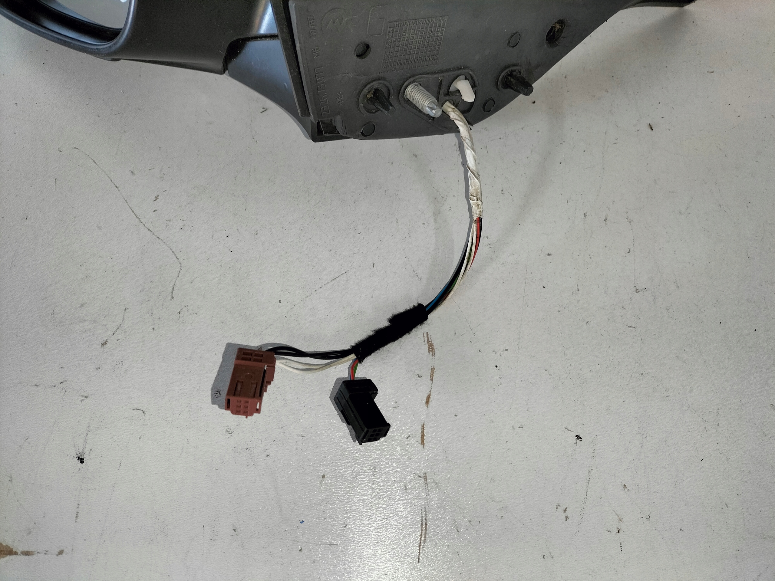 ĽAVÉ ZRKADLO ELEKTRICKÉ PEUGEOT 208 12-