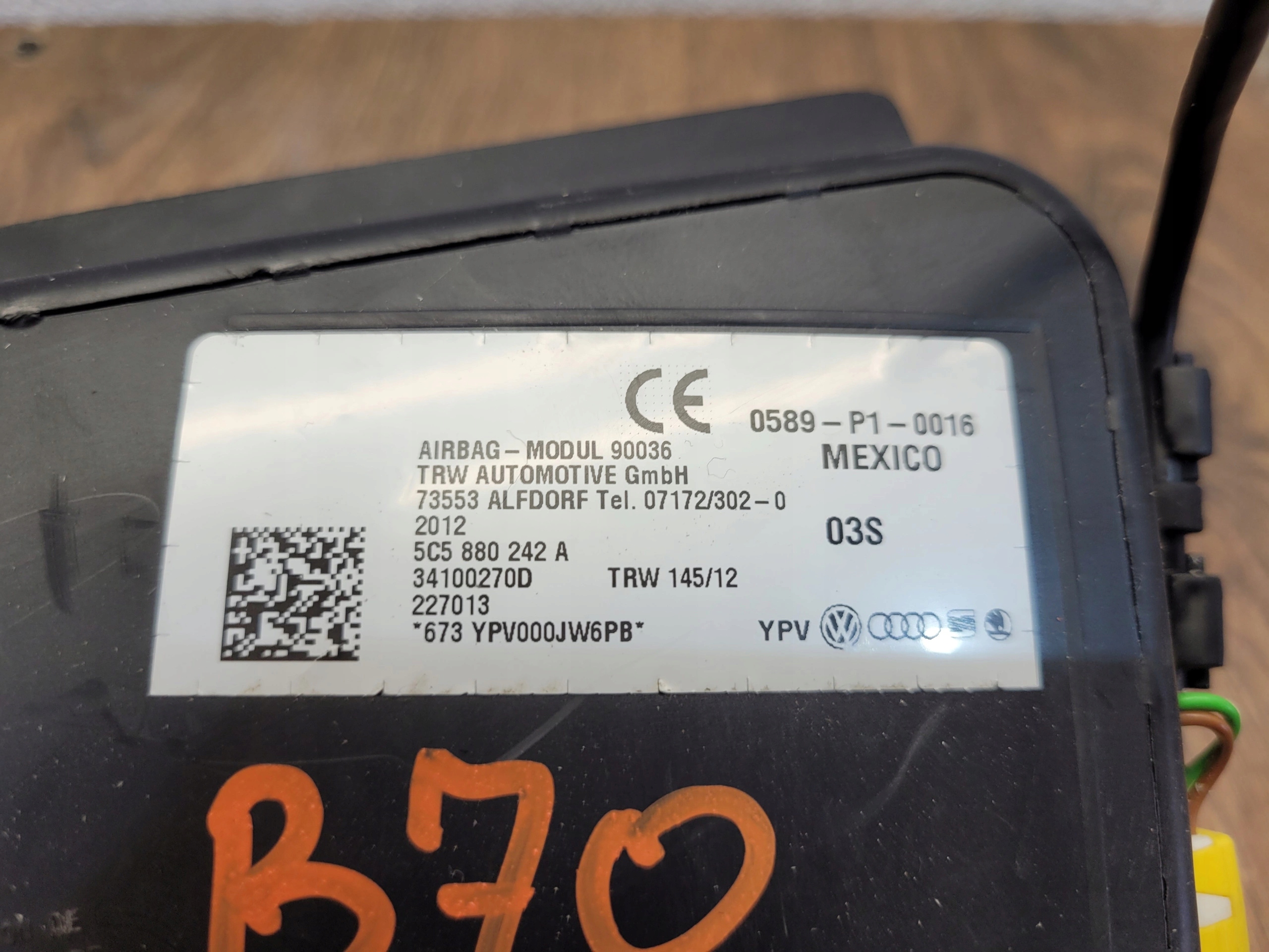 VW BEETLE 011-018 PRAVÝ AIRBAG SEDAČKY 5C5880242A