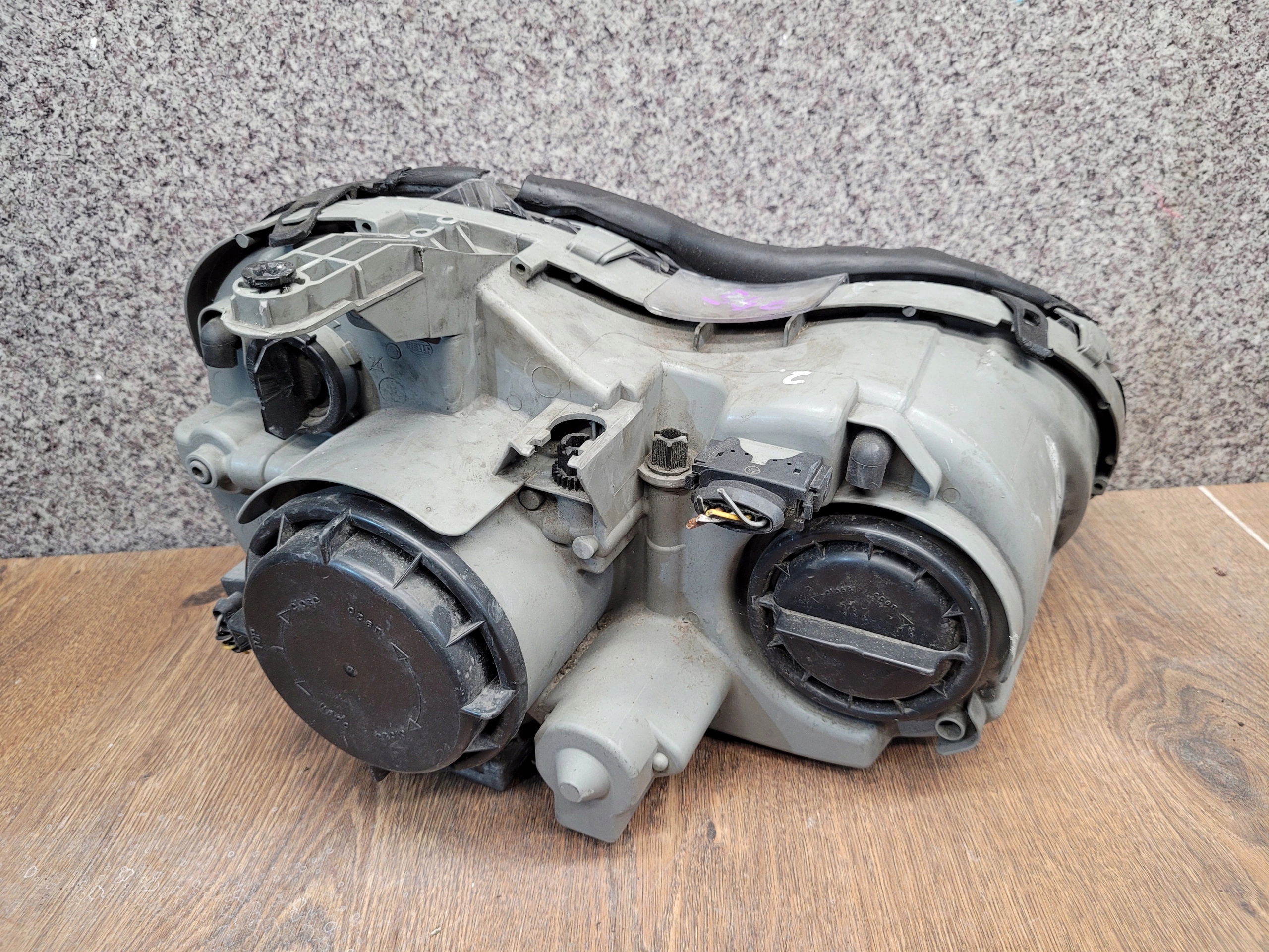 MERCEDES W209 CLK XENON ĽAVÉ PREDNÉ SVETLO