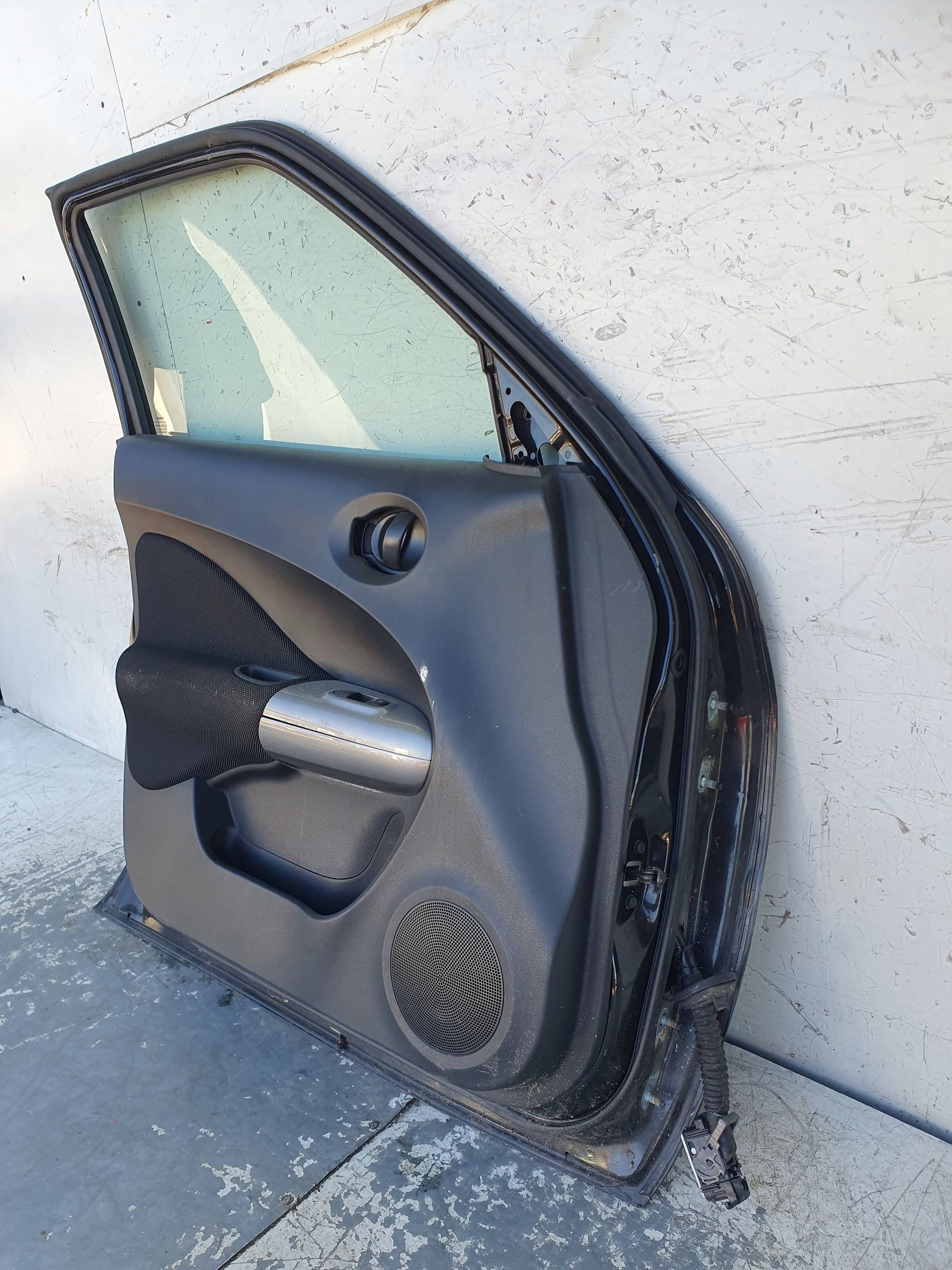 Nissan Juke I F15 LAVE PREDNE DVERE