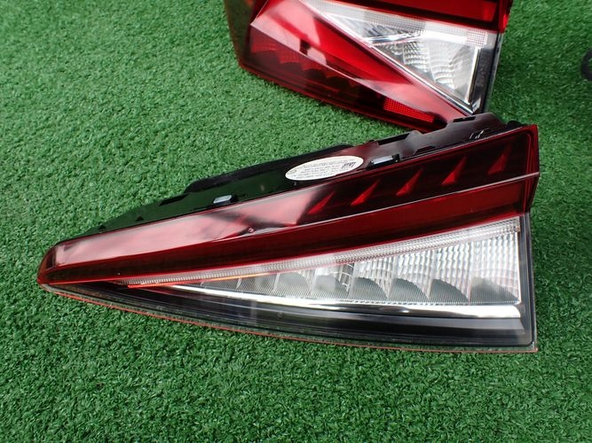 SKODA ENYAQ LED LAVE A PRAVE ZADNÉ SVETLO kpl