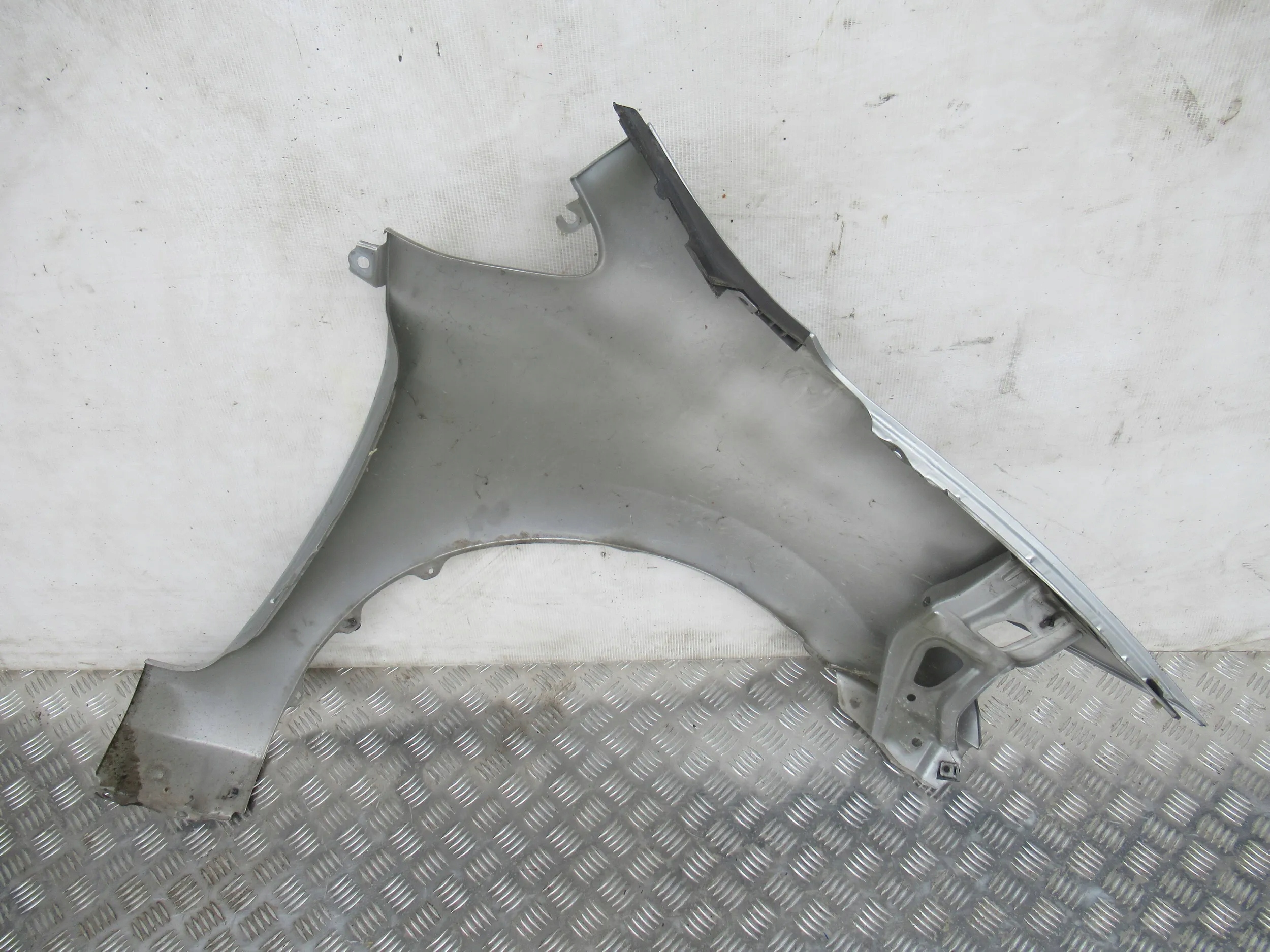 BLATNIK PREDNÝ LAVY TOYOTA AURIS I LIFT 10-