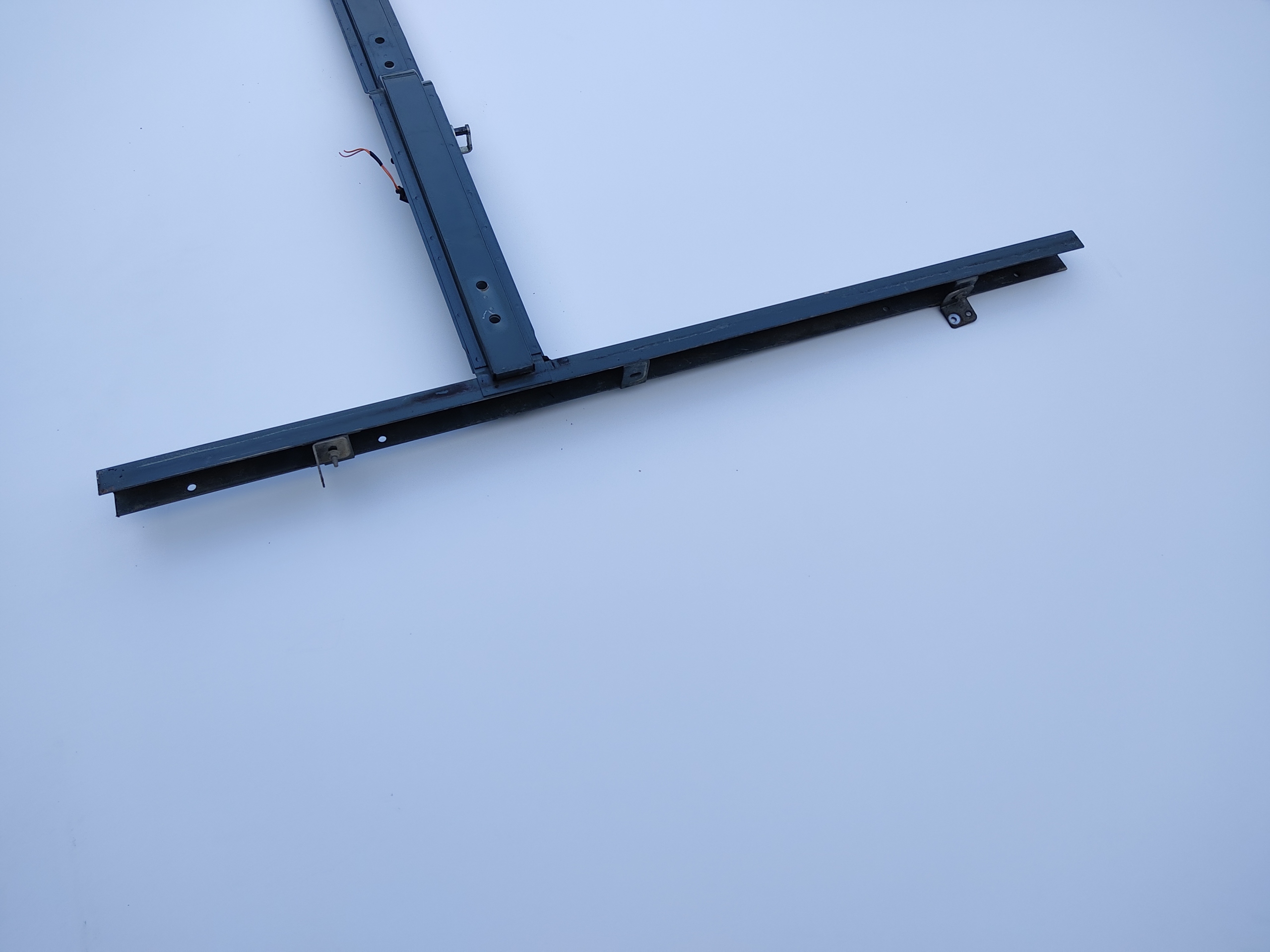 VÝSTUHA STĹPIK PRAVÝCH DVERÍ LAND ROVER DEFENDER 1999-2014